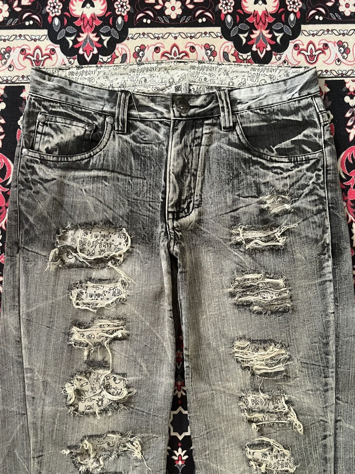 Le Grande Bleu (L.G.B.) ⚡️Trashed⚡️Vintage Japan Grunge Light Grey Distressed Jeans Size US 33 - 4 Thumbnail