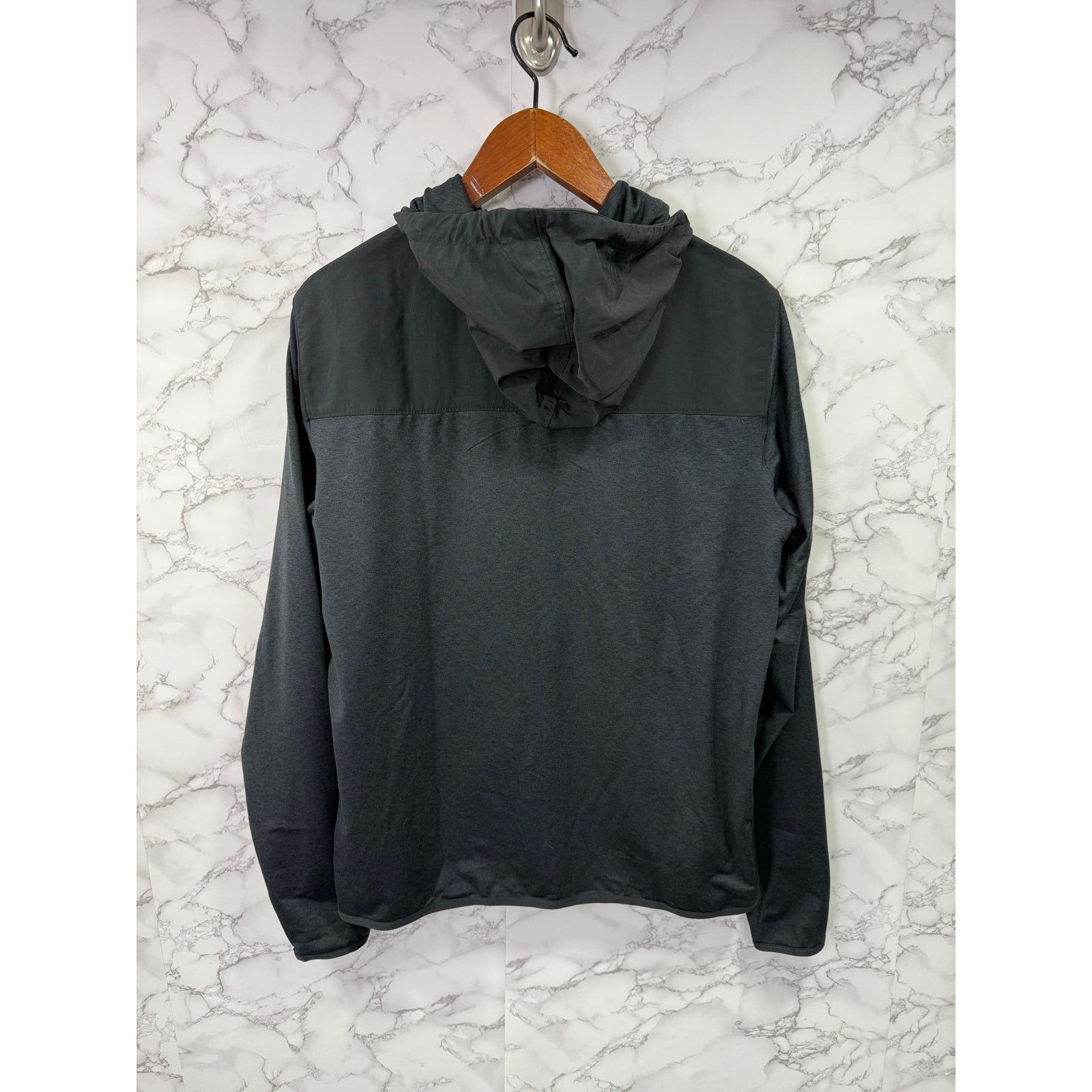 Kirkland Signature Kirkland Men’s Jacket sz S Fitness Workout Hooded Zip #G345 Size US S / EU 44-46 / 1 - 3 Thumbnail
