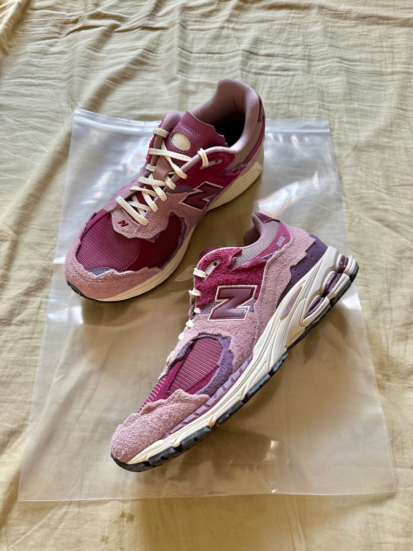 New Balance NB 2002R Low-Top 45 98New NoBox Cherry Blossom Pink Size US 11 / EU 44 - 1 Thumbnail