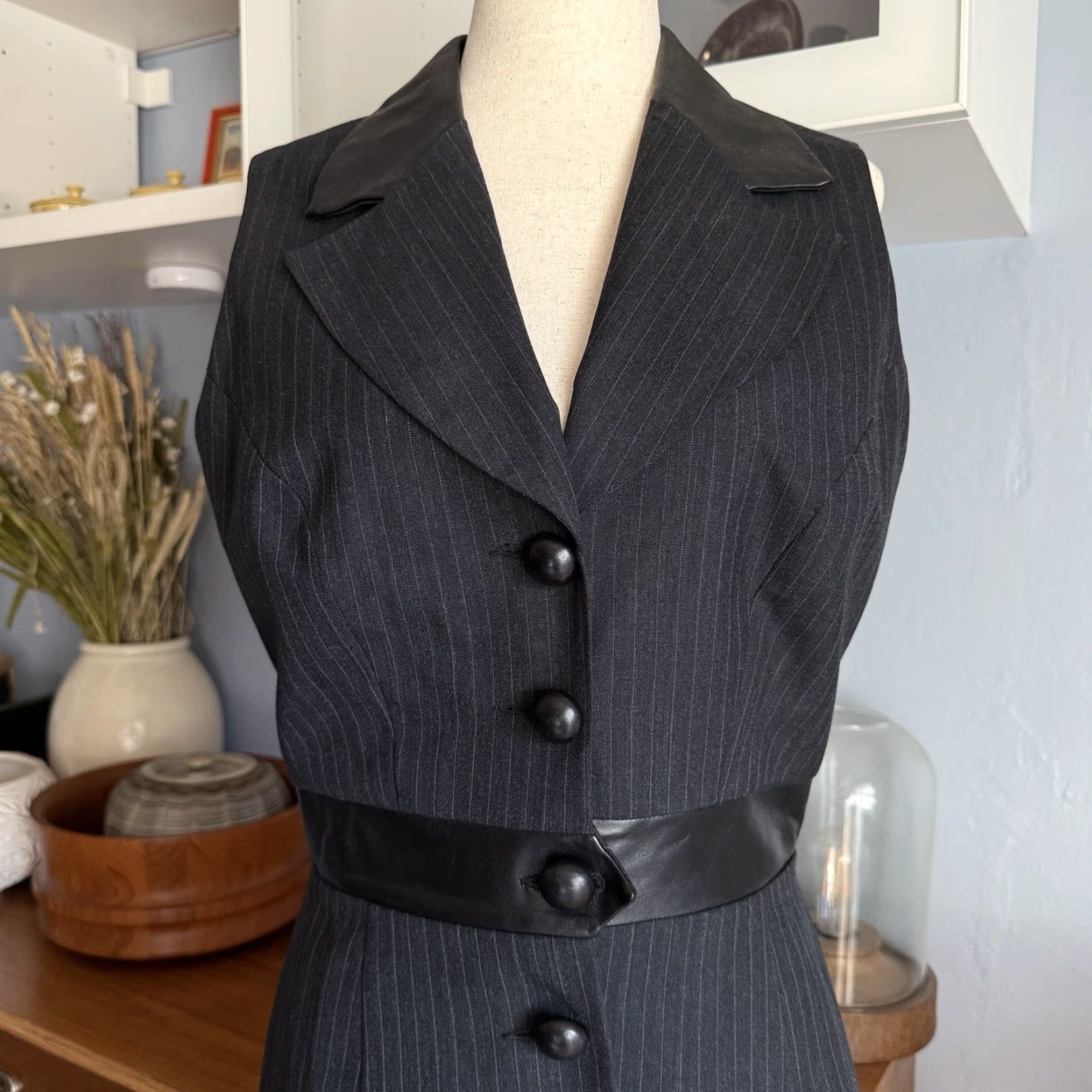 Vintage VINTAGE Caché Vest Wool Gray Pinstripe Leather Trim Size 8 90s Modern Office Gothic Grunge New Wave Women Mens Size M / US 6-8 / IT 42-44 - 6 Thumbnail