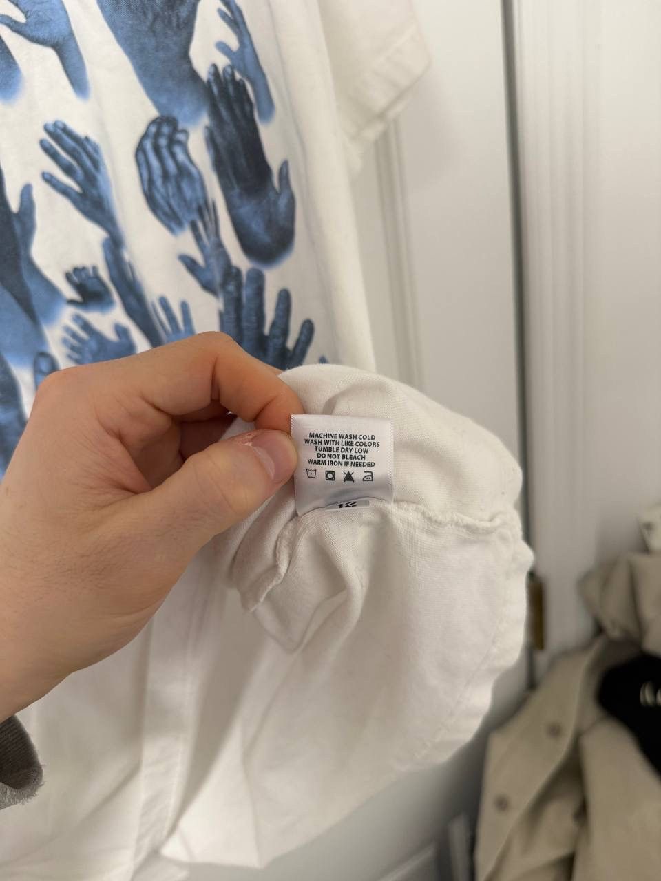 DENIM TEARS Denim Tears Indigo Hands Tee White and blue mens XXL Size US XXL / EU 58 / 5 - 4 Thumbnail