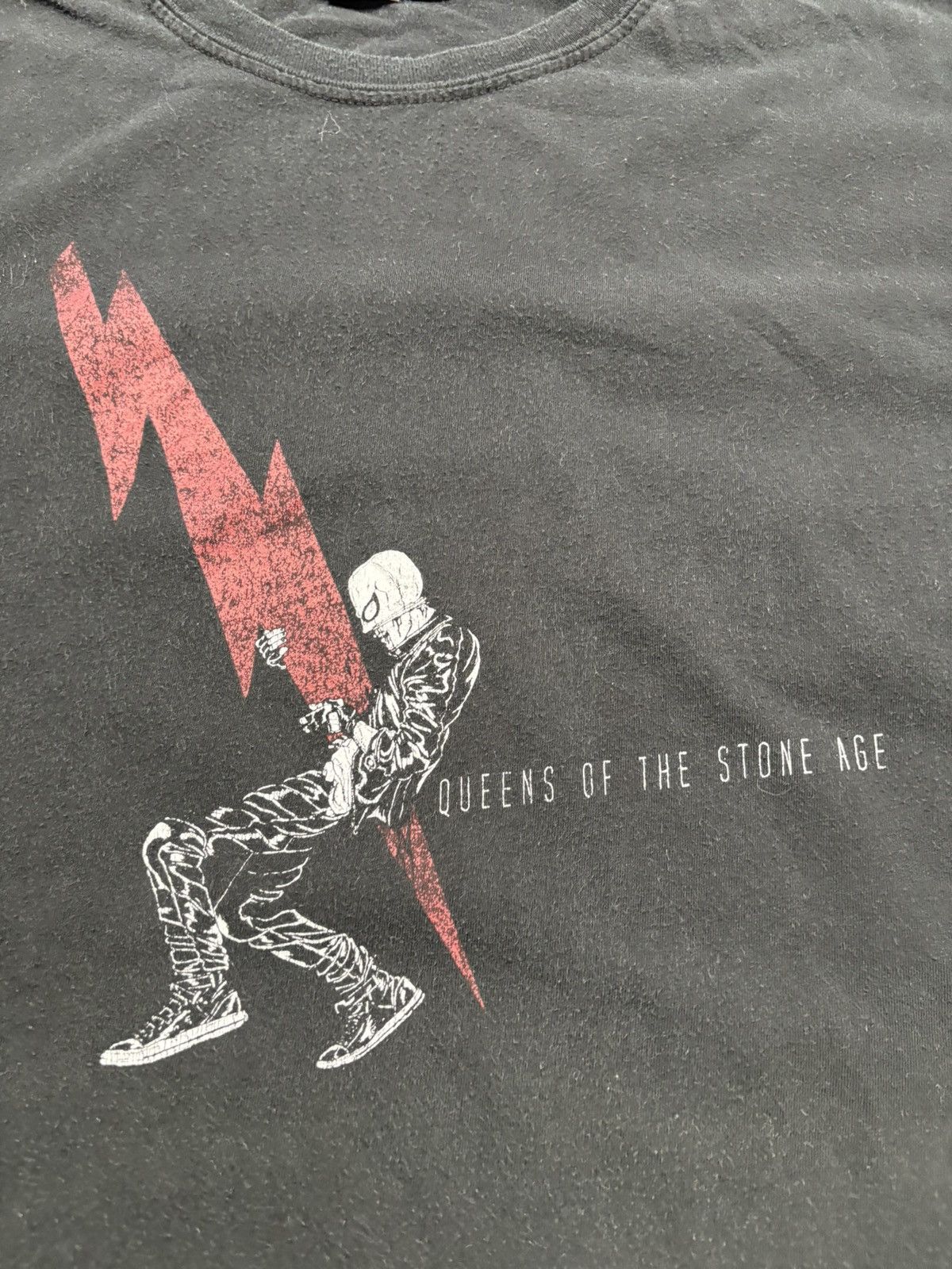 Band Tees Vintage 00s Queens Of The Stone Age T Shirt Lightning Skull Size US L / EU 52-54 / 3 - 4 Thumbnail