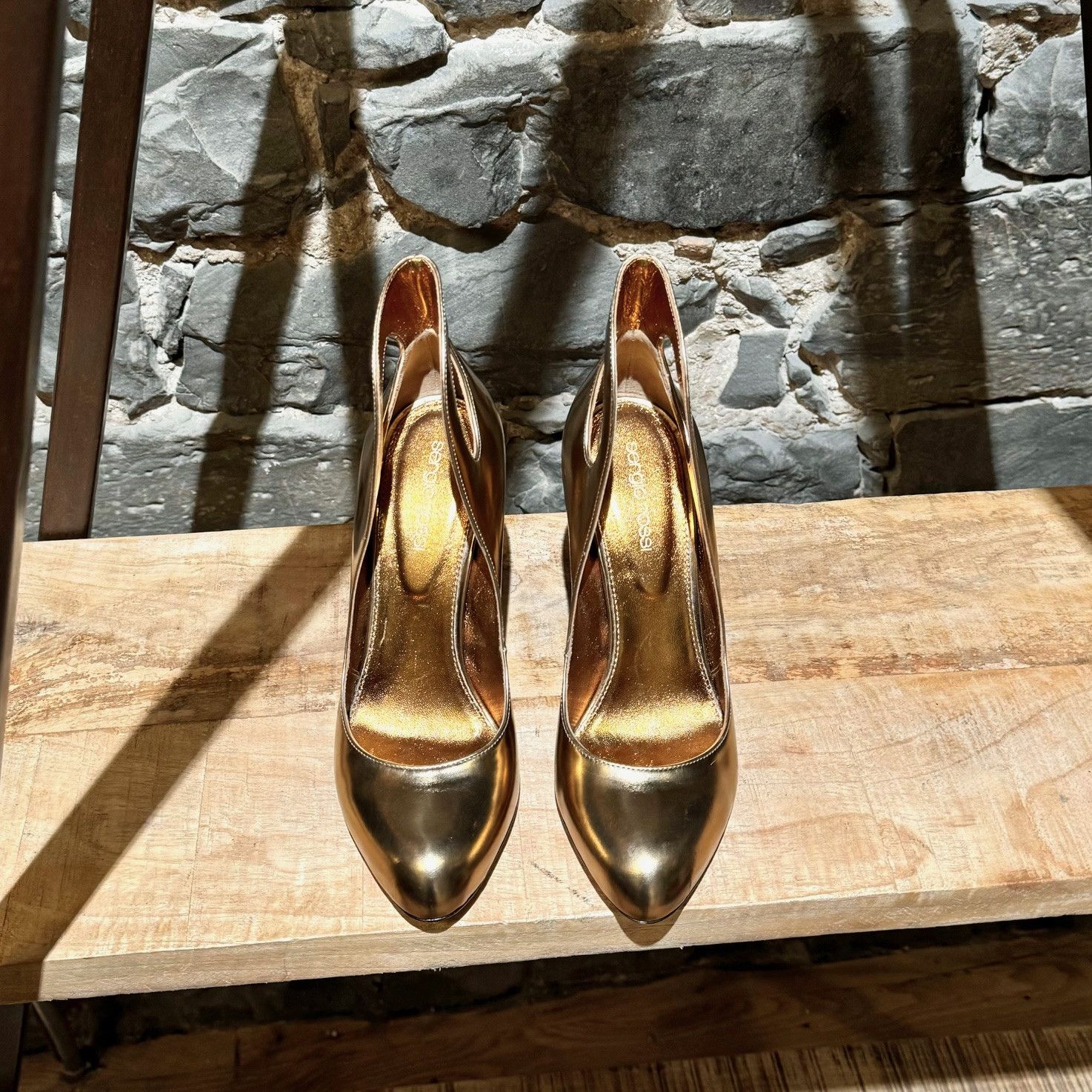 Sergio Rossi Sergio Rossi Metallic Bronze Cut Out Gold Pumps Size US 7.5 / IT 37.5 - 3 Thumbnail