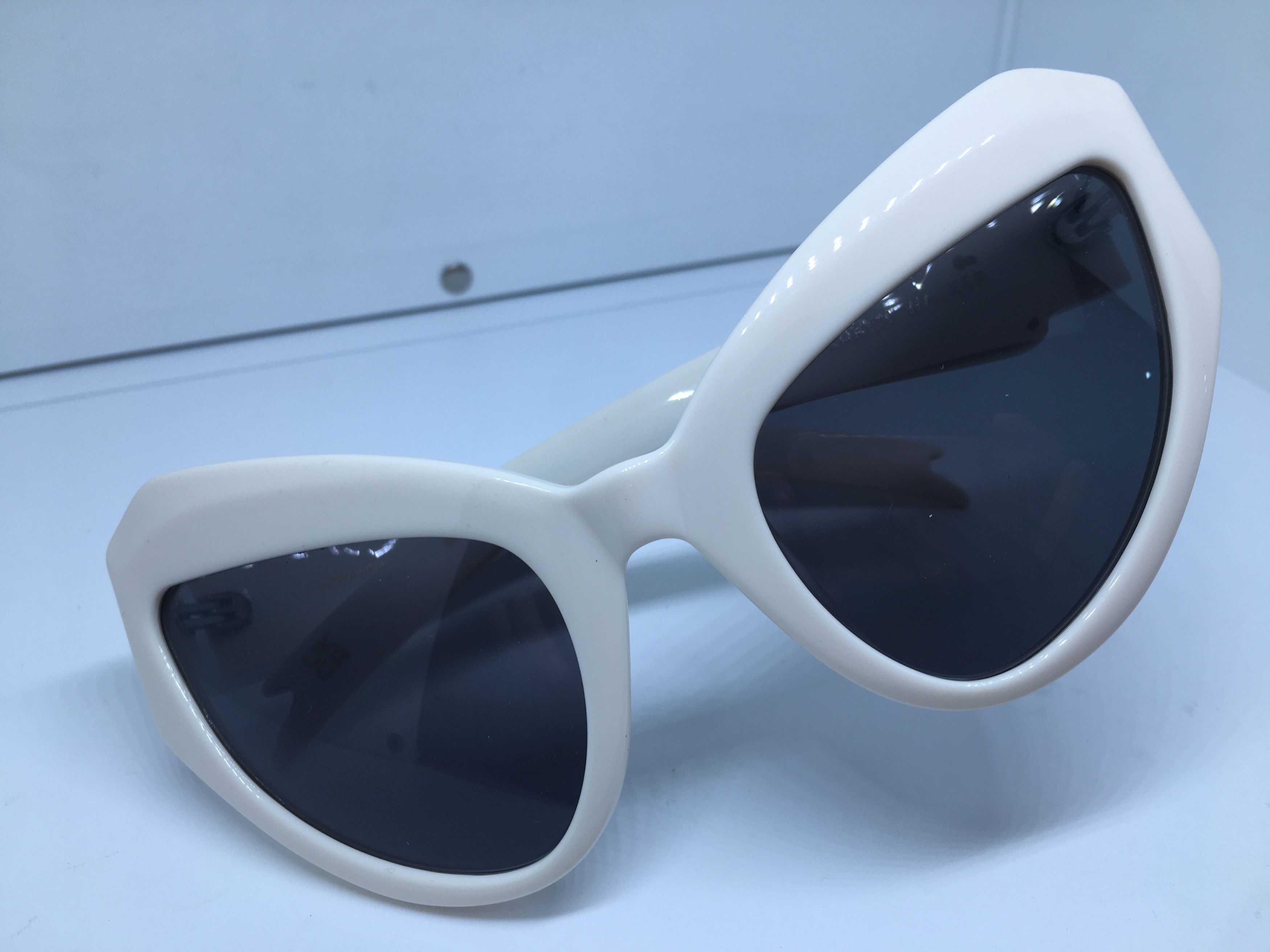 Karen Walker Karen Walker White Cat Eye Oversize Sunglasses Frame Size ONE SIZE - 7 Thumbnail