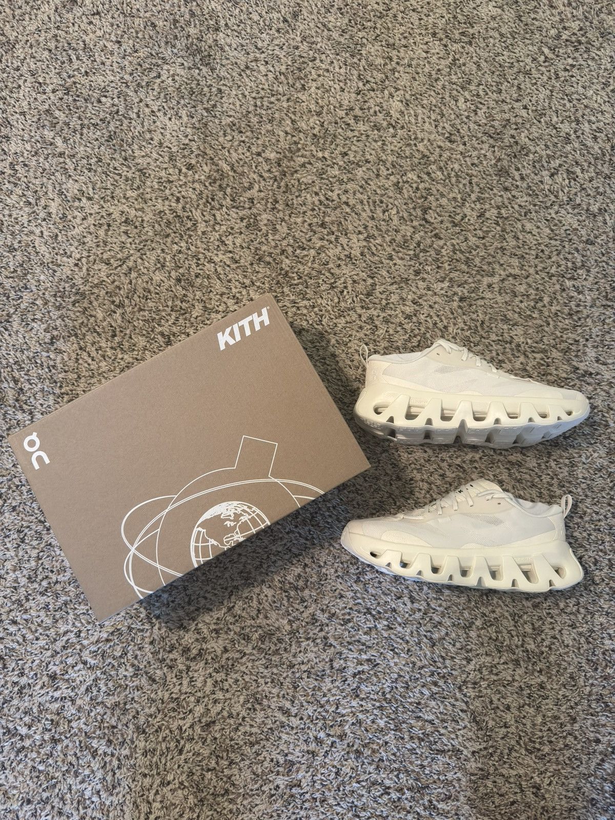 Kith × On ON K-TECH 1 KITH TOFU Size US 7 / EU 40 - 1 Thumbnail