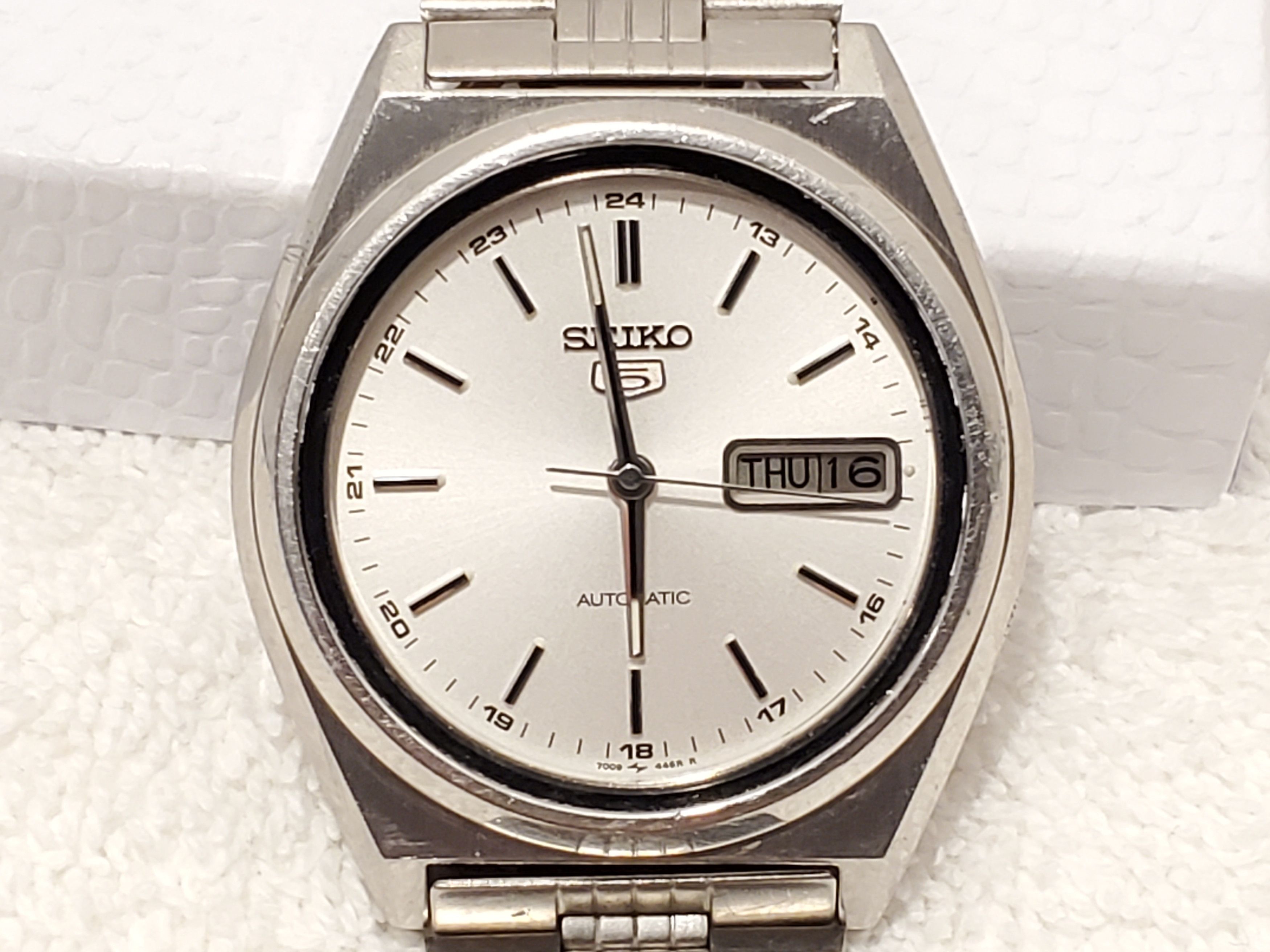 image of Vintage Seiko Men's Day Date Watch Automatic 17 Jewels in Silver (Size 38)