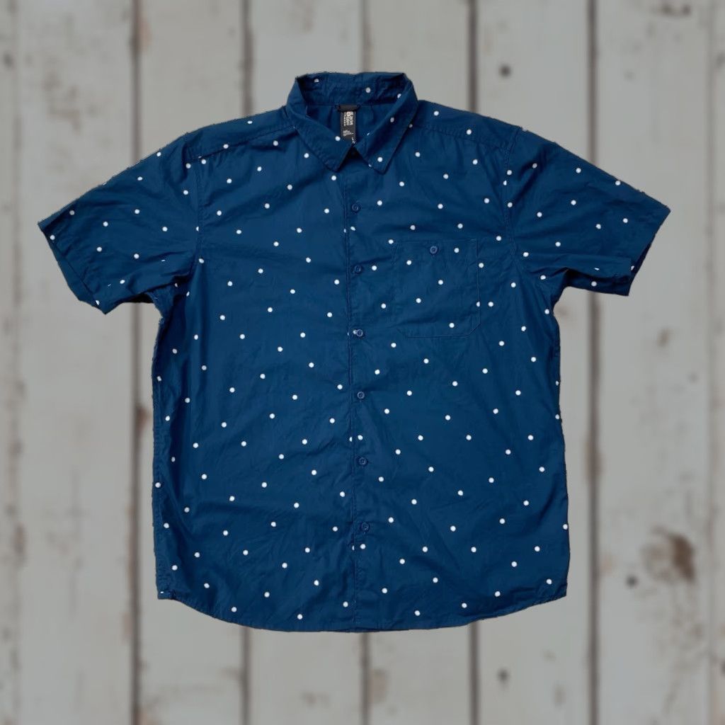 Mountain Hardwear VINTAGE? No — Mountain Hardwear Button Shirt Men L Blue White Dot Cotton Short Sleeve Size US L / EU 52-54 / 3 - 1 Thumbnail