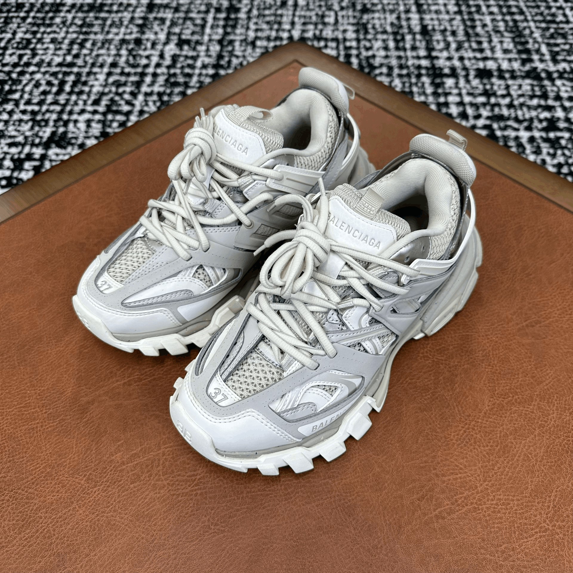 Balenciaga Balenciaga Brown Lowtop Sneakers it_38 Women Size US 8 / IT 38 - 1 Thumbnail