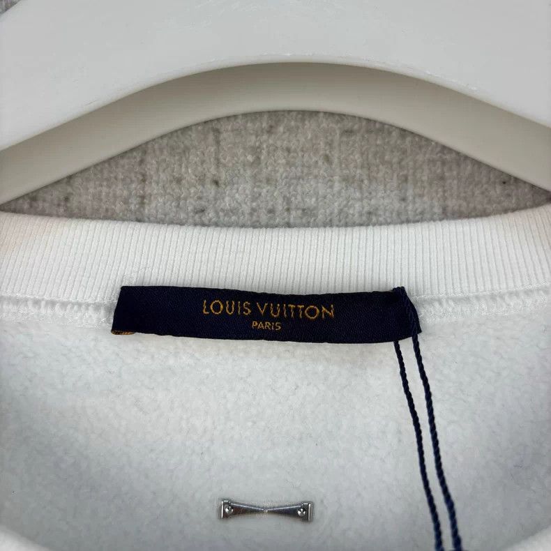 Louis Vuitton Louis Vuitton Instruction sheet patch pullover sweatshirt Size US L / EU 52-54 / 3 - 4 Thumbnail