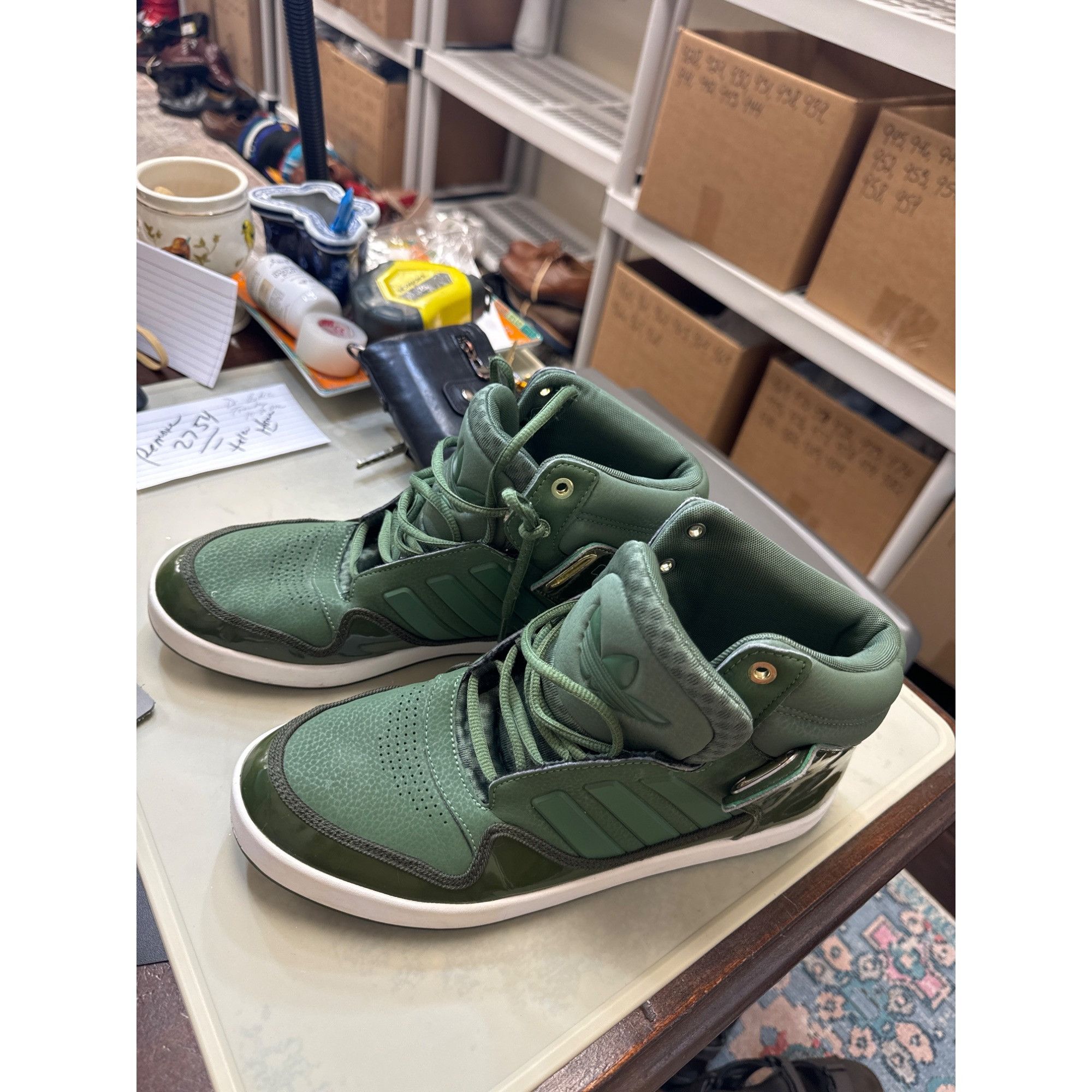 Ariです Adidas Adidas AR 2.0 mens green mid rise basketball shoes