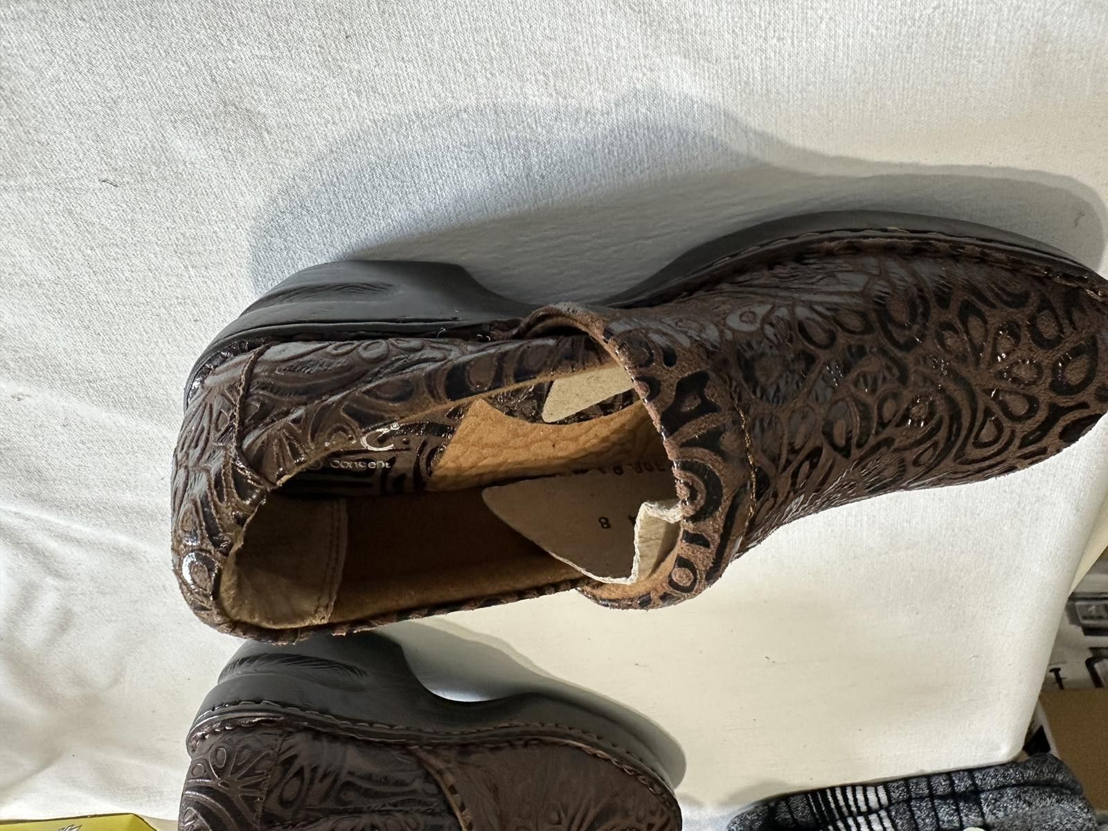 Born Stylish Brown Leather Clogs with Intricate Floral Design Size US 8 / IT 38 - 2 Thumbnail