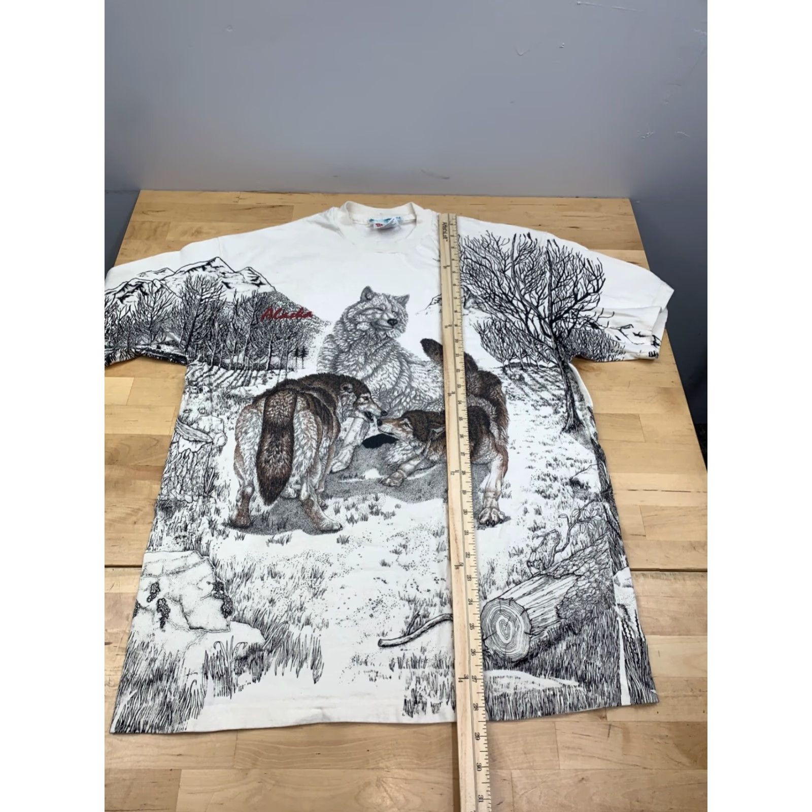 Hanes VINTAGE Alaska Wolf Shirt Mens L White AOP Nature Wilderness 90s Wolf Mens L White T-Shirt Regular Short Sleeve Nature Mens Size US L / EU 52-54 / 3 - 4 Thumbnail