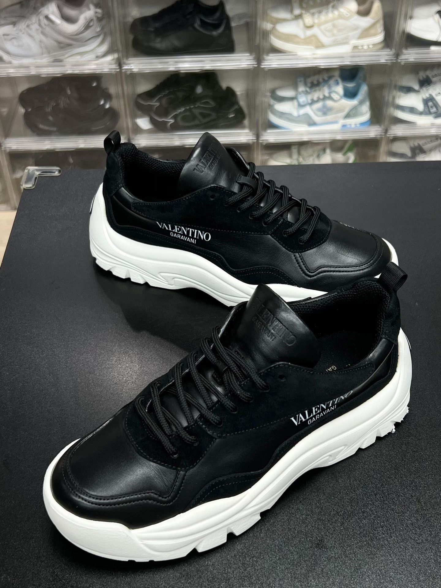 Valentino Valentino Casual Lowtop Sneakers 7 Men Size US 7 / EU 40 - 1 Thumbnail