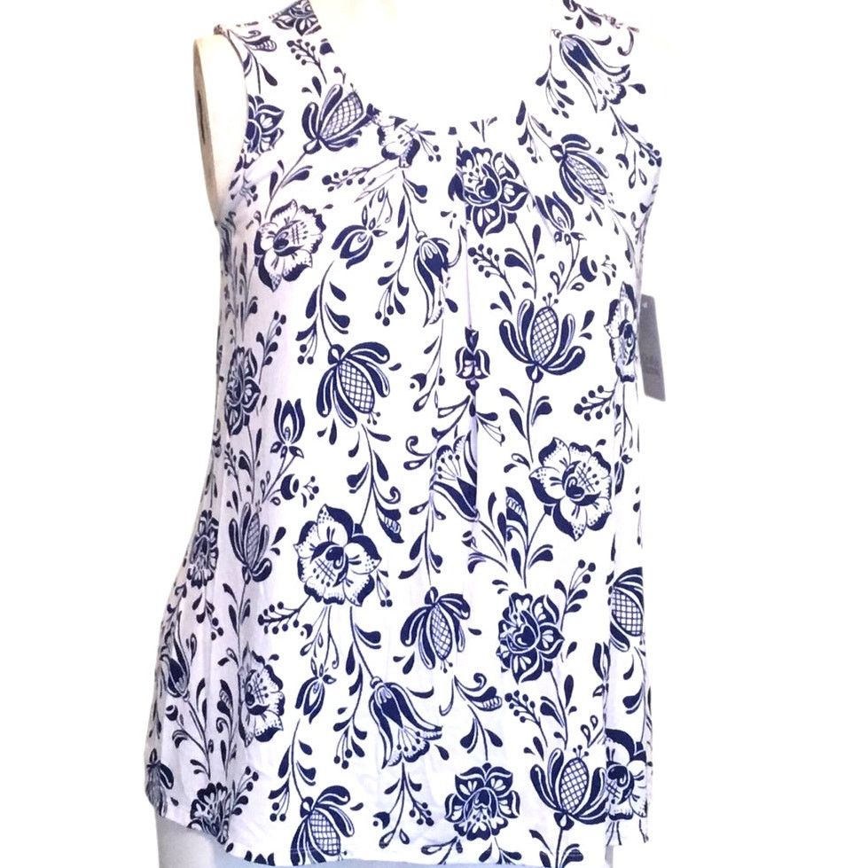 Croft & Barrow Croft & Barrow Sleeveless Top Flare White Blue Floral XS NWT Size XS / US 0-2 / IT 36-38 - 1 Thumbnail