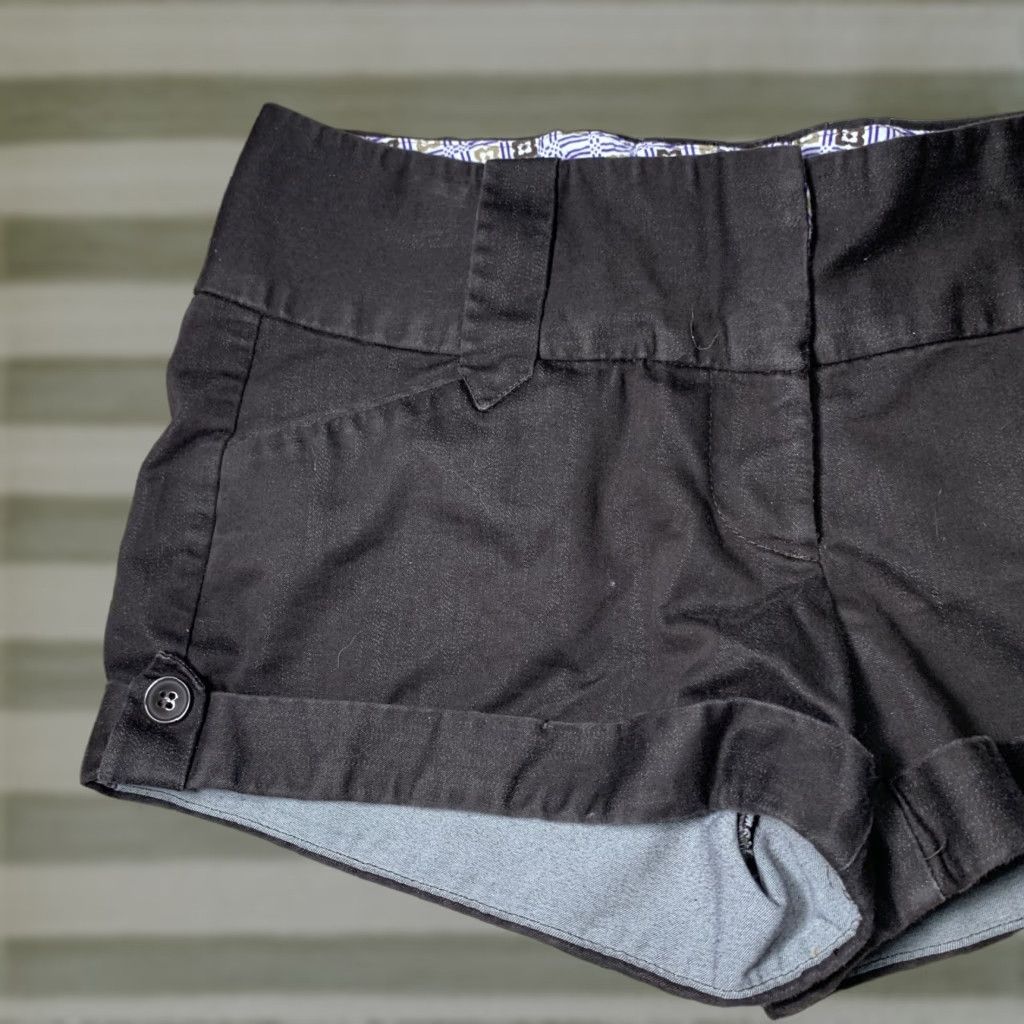 Vintage Charlotte Russe Womens Shorts Dark Brown Size 7 Flap Pockets Cuffed Waist 30 Short Chino Casual Boyfriend Preppy Womens Regular Fit Cotton Spandex* Size 28" / US 6 / IT 42 - 1 Thumbnail