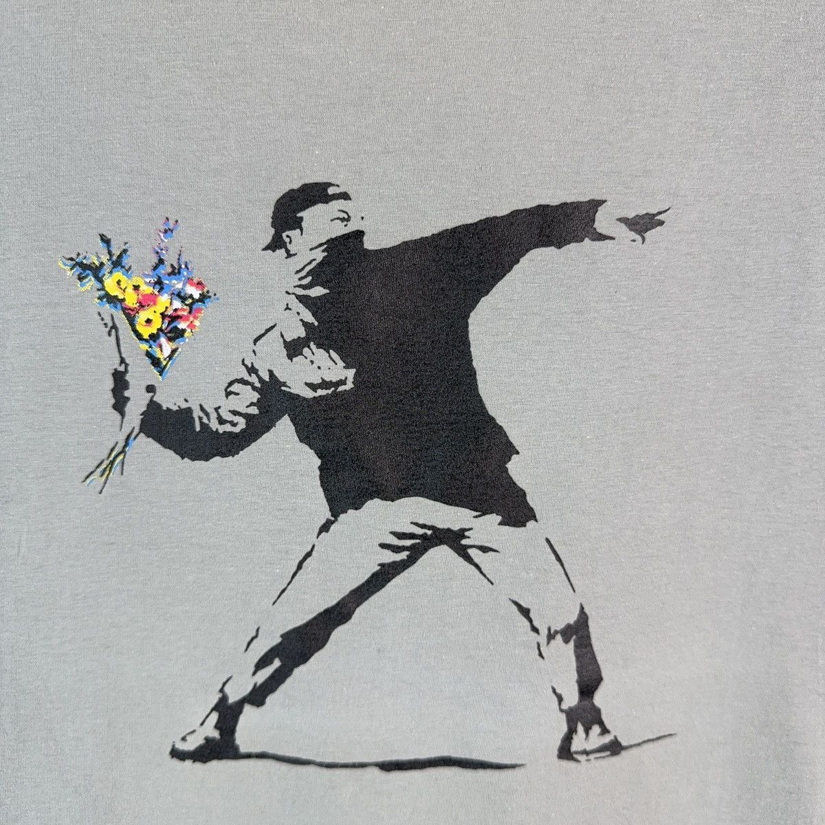 Other Banksy T shirt Art Flower bouquet Thrower molotov Rioter M Size US M / EU 48-50 / 2 - 3 Thumbnail