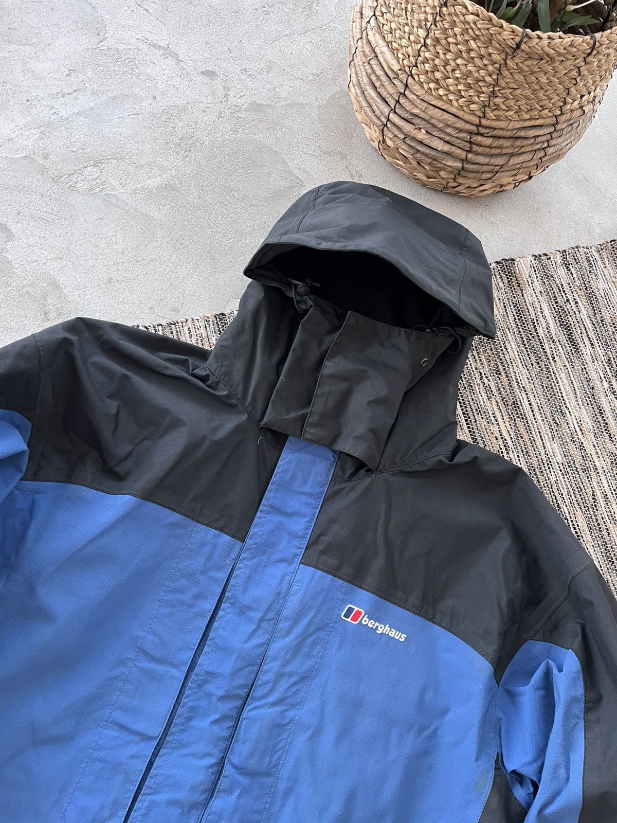 Berghaus Vintage Berghaus GoreTex Navy Black Windbreaker Jacket Y2K Size US L / EU 52-54 / 3 - 5 Thumbnail