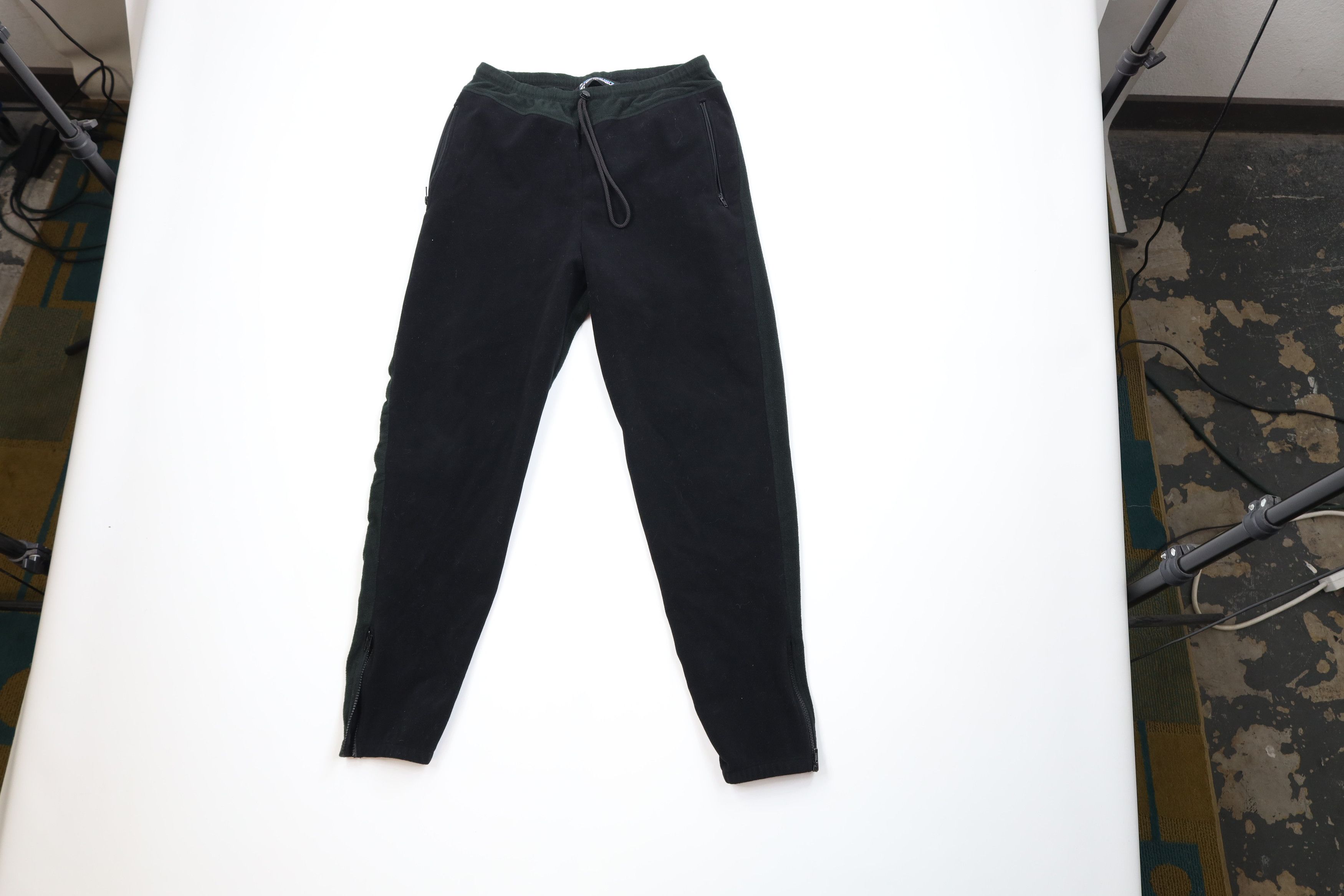 Vintage Vintage 90s Streetwear Cuffed Sweatpants Joggers Black USA Size US 36 / EU 52 - 1 Thumbnail
