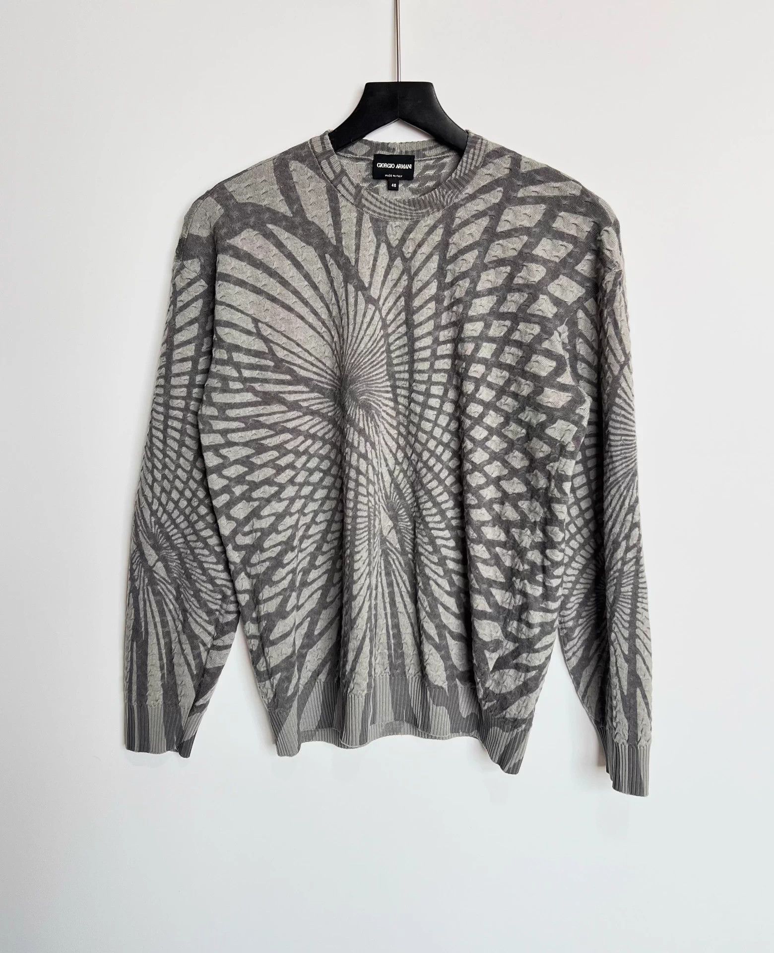 Giorgio Armani Giorgio Armani 46 98% New 100% Virgin Wool Embossed Sweater Size US S / EU 44-46 / 1 - 1 Thumbnail