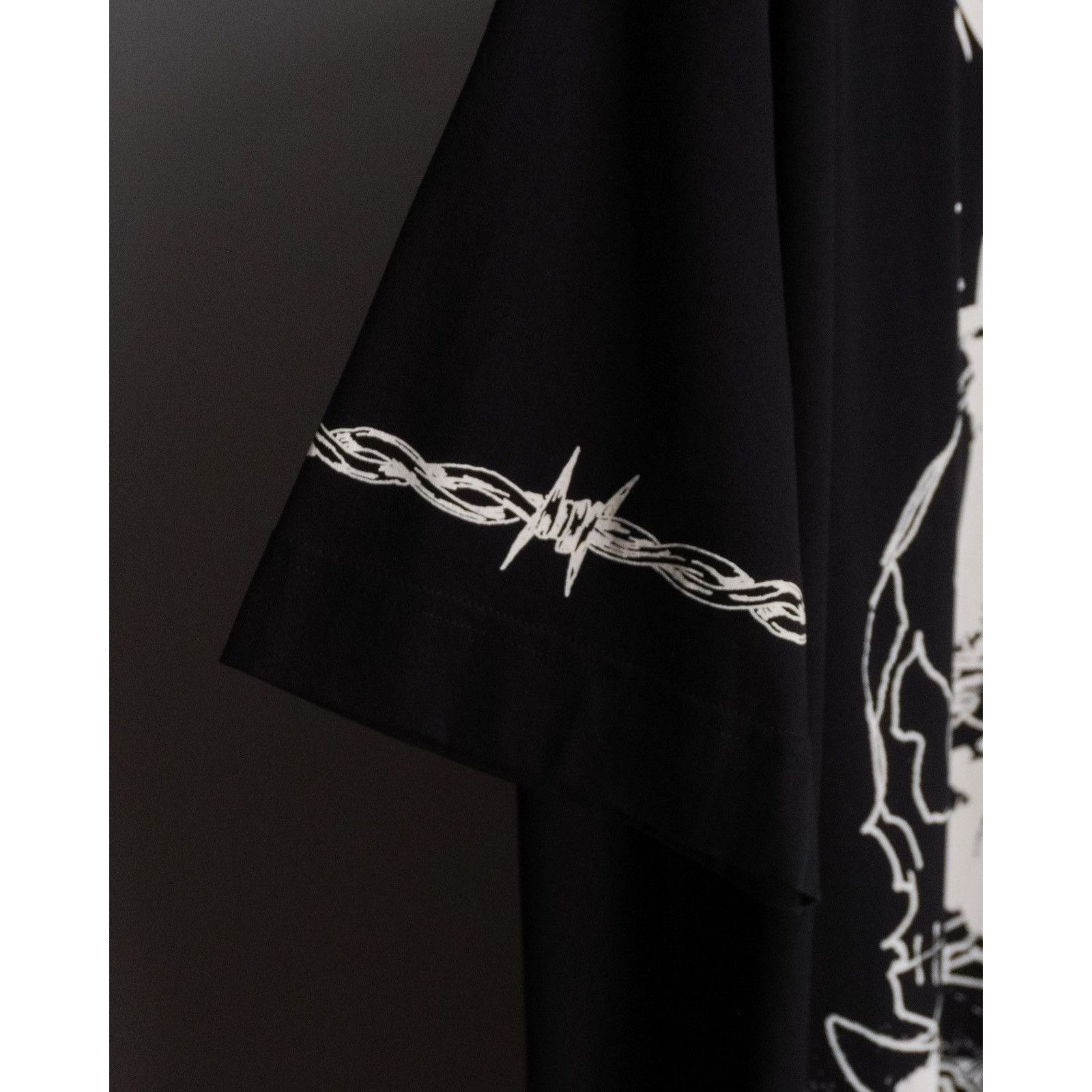 Givenchy Givenchy barbed black gothic printed tee oversized shirt Size US L / EU 52-54 / 3 - 5 Thumbnail