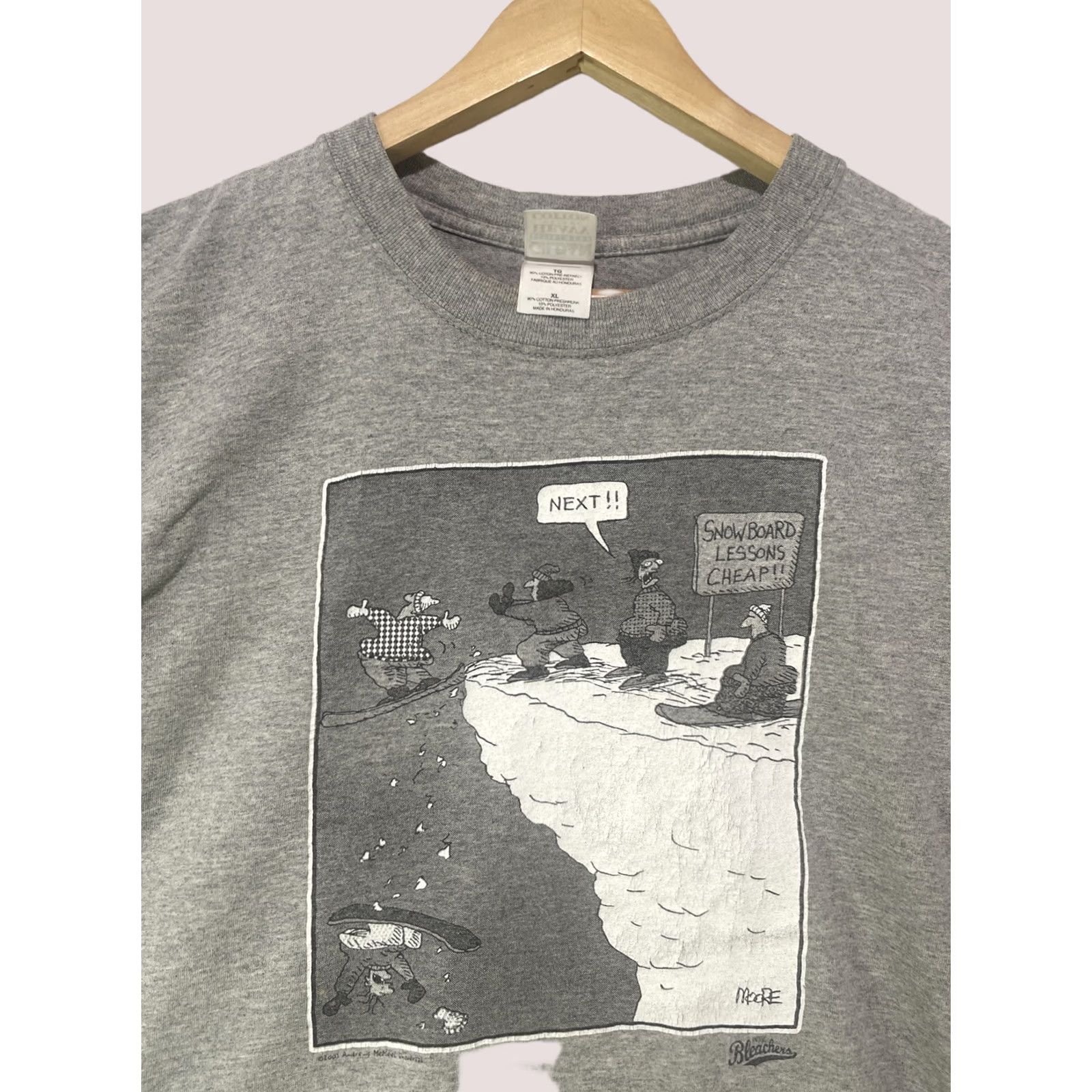 Gildan In The Bleachers Shirt Mens XL Gray Comic Strip Vintage Sandpoint Idaho 2001 Size US XL / EU 56 / 4 - 1 Thumbnail