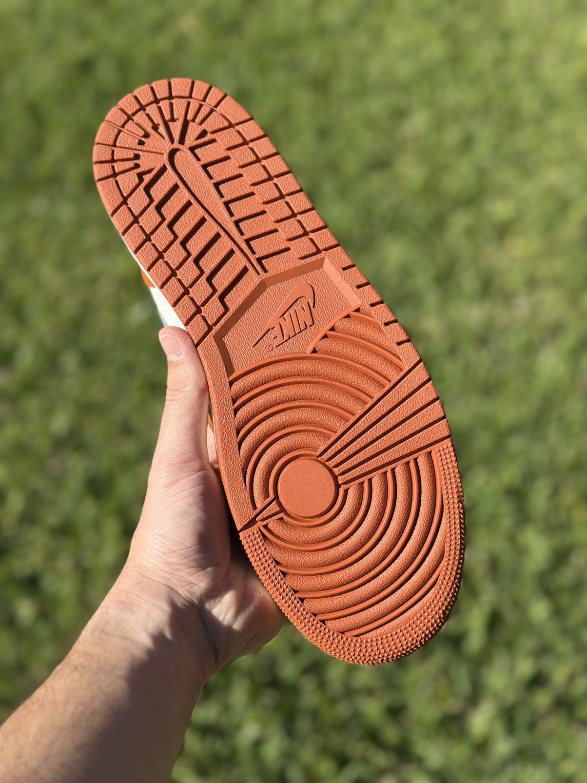 Jordan Brand Nike Air Jordan 1 High Desert Orange FB9891800 Size 11W/9.5M Size US 11 / IT 41 - 2 Thumbnail