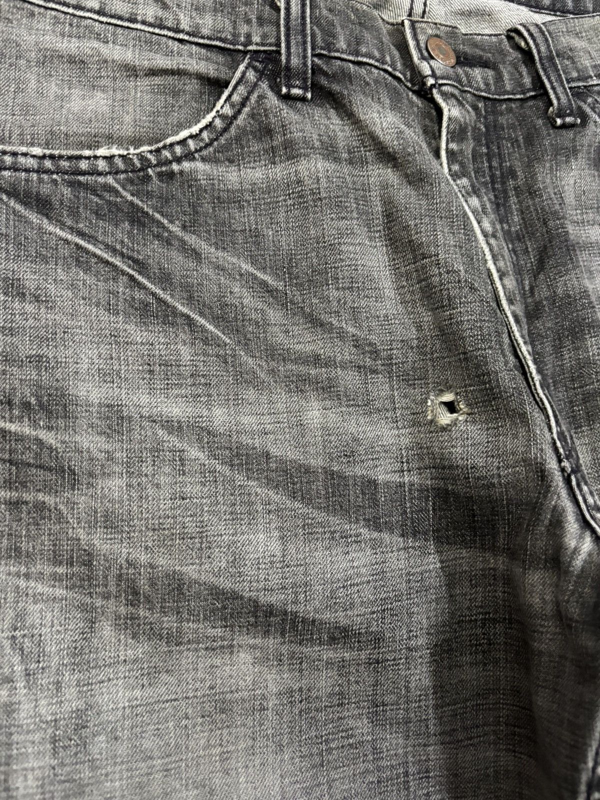 Levi's Vintage 2000s Levis 519-09 Faded Whiskers Distressed Jeans Size US 34 / EU 50 - 4 Thumbnail