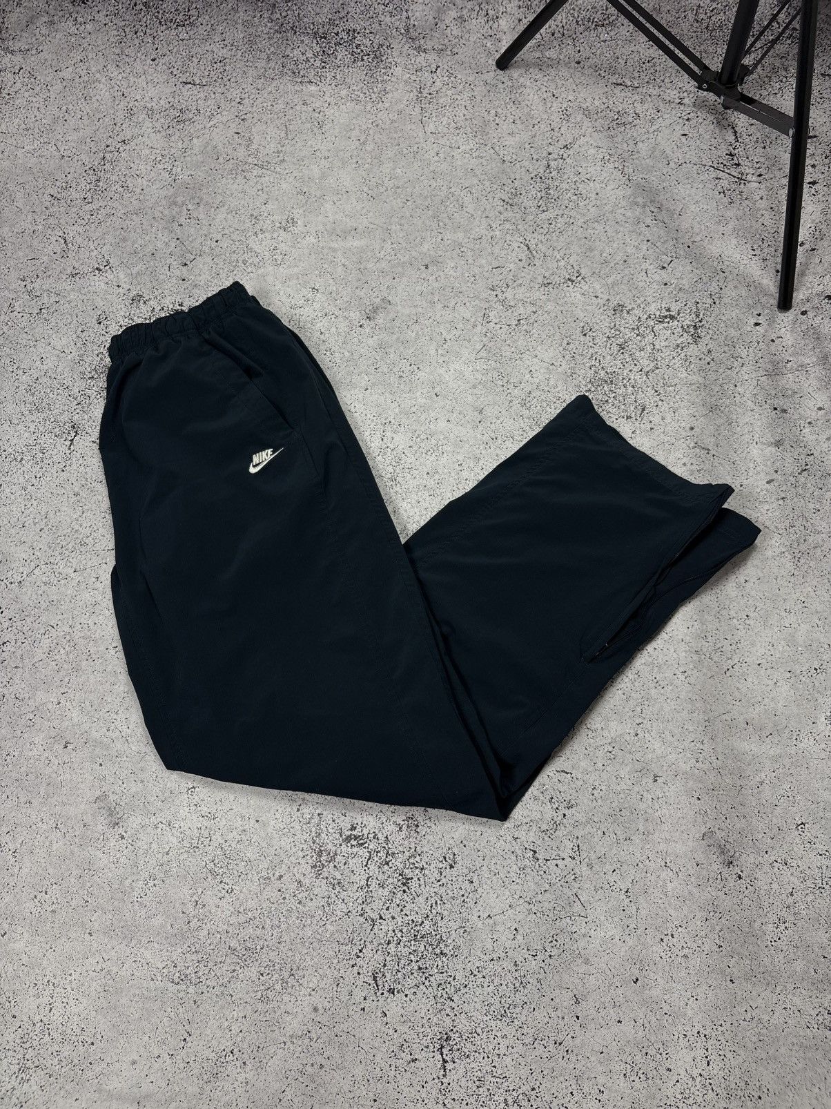 Nike Nike drill nylon sport pants , vintage logo , zip hill Size US 34 / EU 50 - 5 Thumbnail