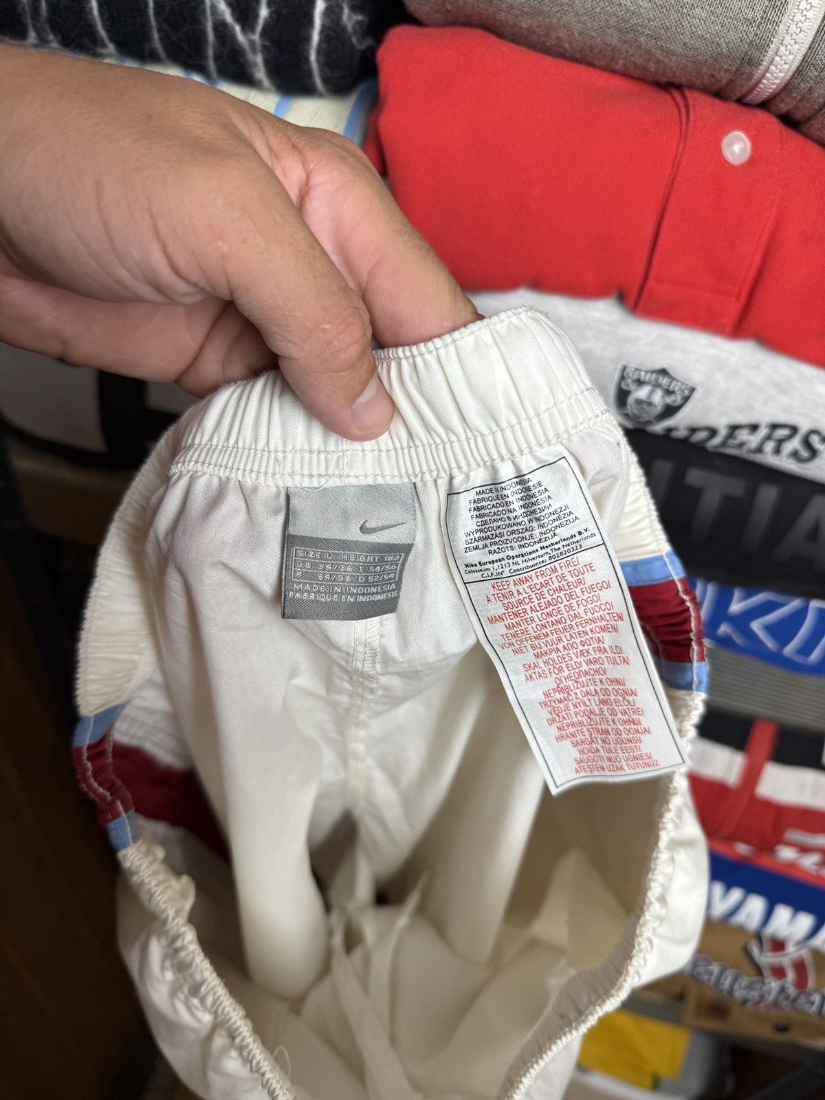 Nike NIKE VINTAGE SHORTS Y2K swoosh Size US 36 / EU 52 - 4 Thumbnail