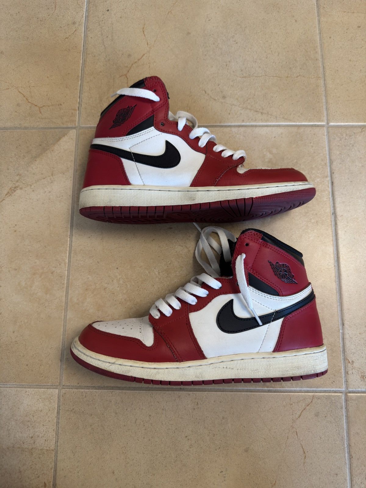 Jordan Brand Jordan 1 Retro Chicago 2015 GS 7 w/ Box (Missing Insoles) Size US 7 / EU 40 - 1 Thumbnail