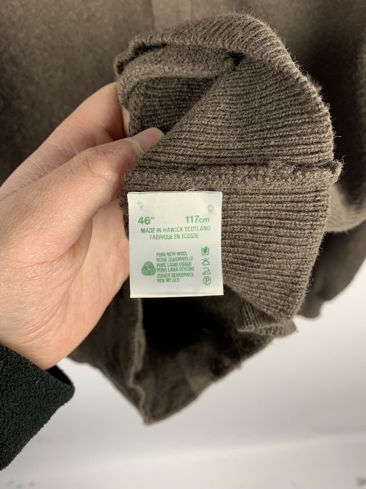 Johnstons Of Elgin Vintage Johnstons of Elgin Wool Cardigan Buttons Size 46 Size US S / EU 44-46 / 1 - 7 Thumbnail