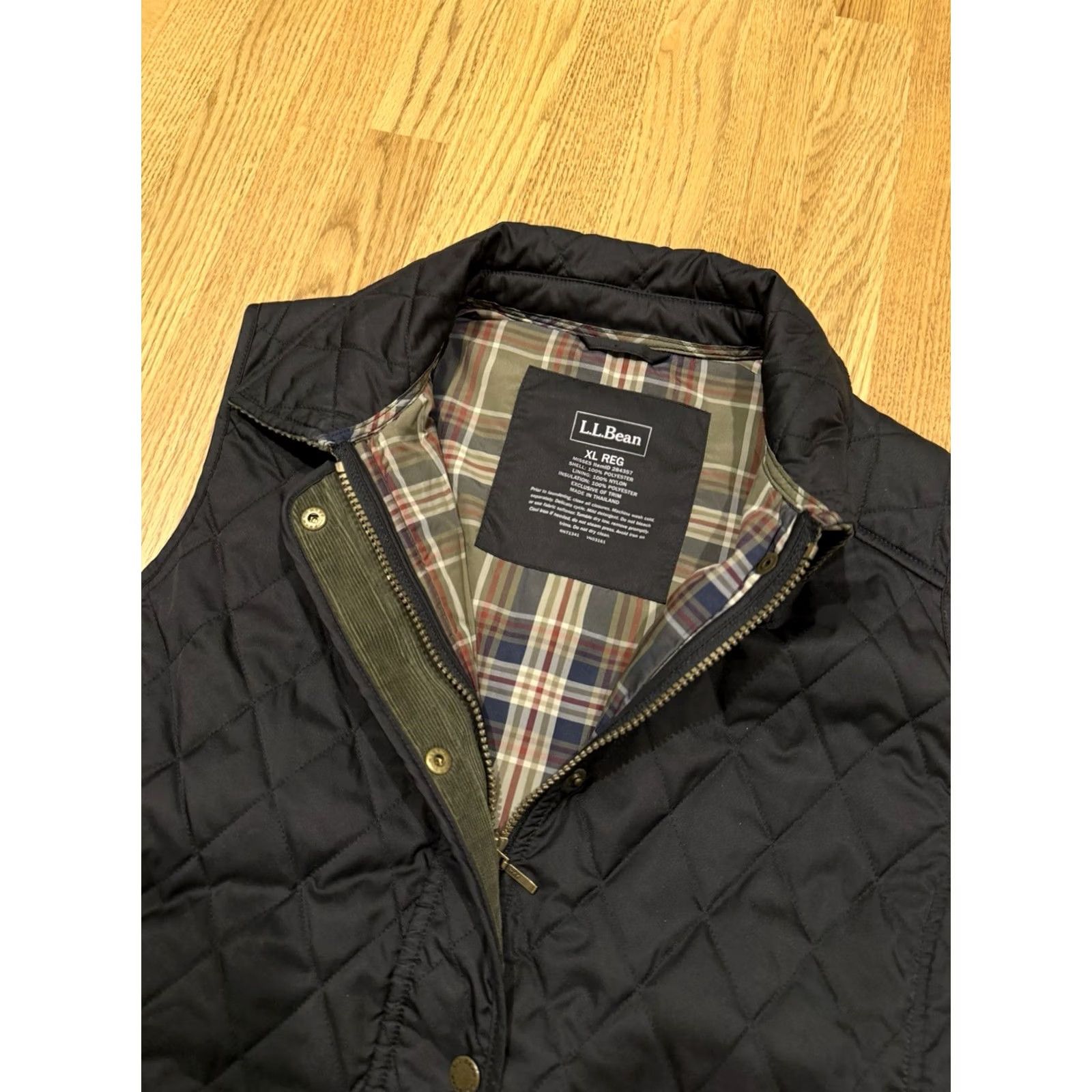 Vintage VINTAGE? No. LL Bean Quilted Vest Women’s XL Black Zip Up Sleeveless Lined Polyester Regular Jacket/Coat Short Size XL / US 12-14 / IT 48-50 - 3 Thumbnail