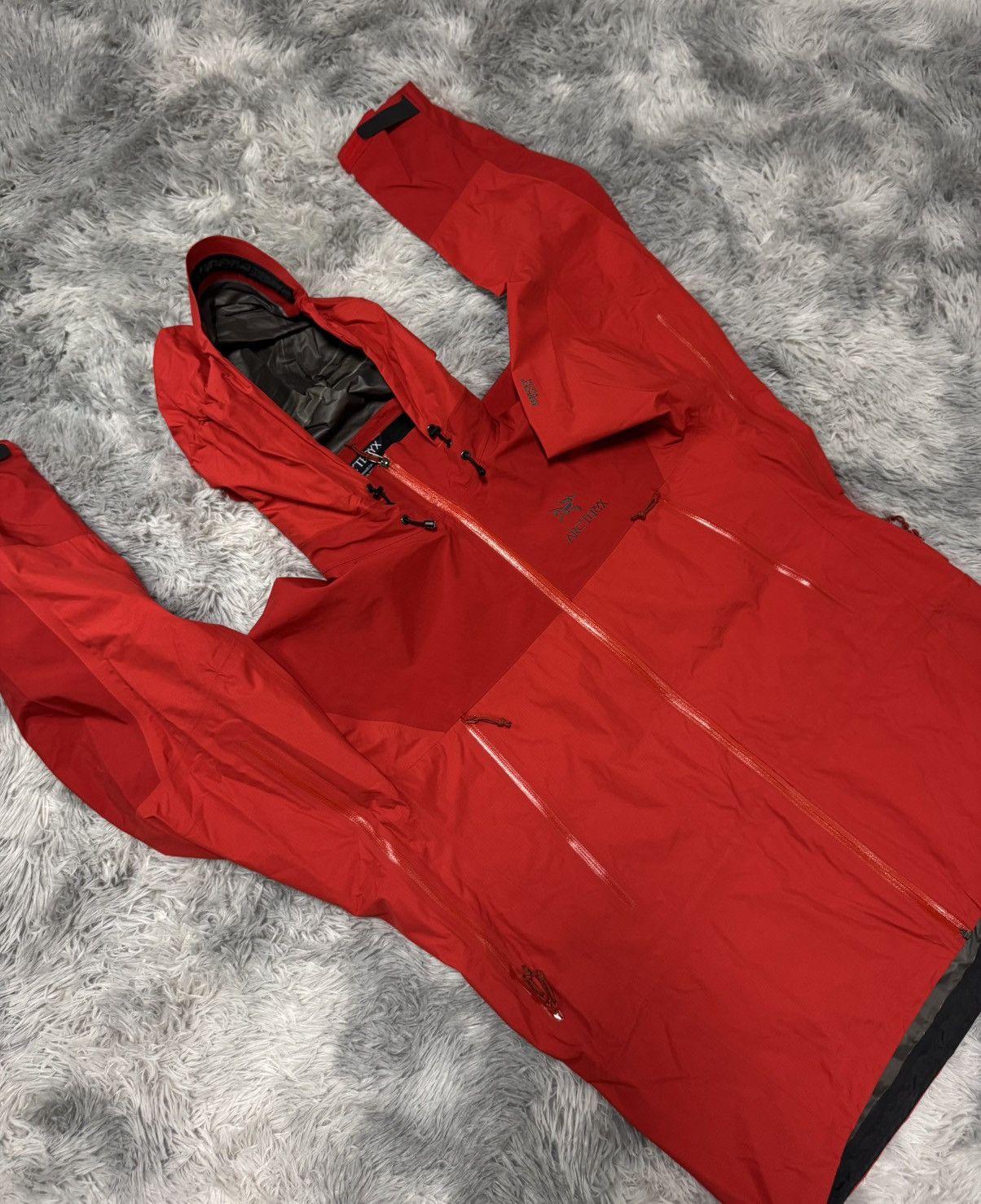 Arc'teryx Arc'teryx Alpha SV GORE-TEX Pro | XL | Bright Red Size US XL / EU 56 / 4 - 12 Thumbnail
