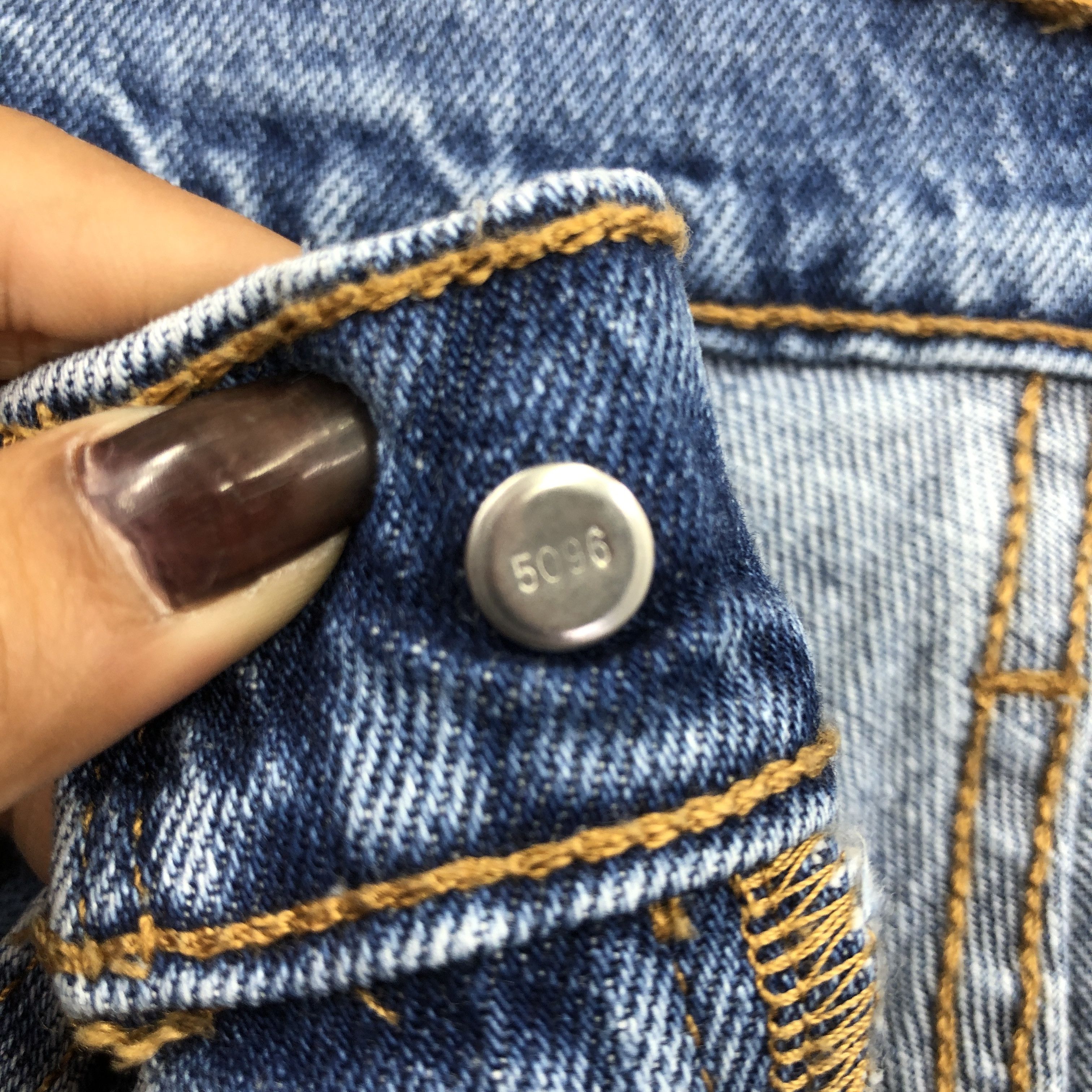 Levi's Vintage Levis 501 Distressed Jeans Faded Light Wash Denim Size 26" / US 2 / IT 38 - 6 Thumbnail