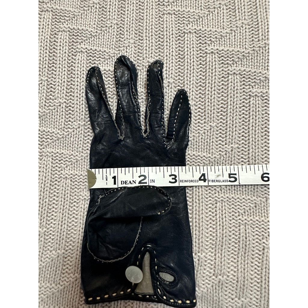 Vintage Vintage black leather wrist length gloves size 5.5-6 Size ONE SIZE - 5 Thumbnail