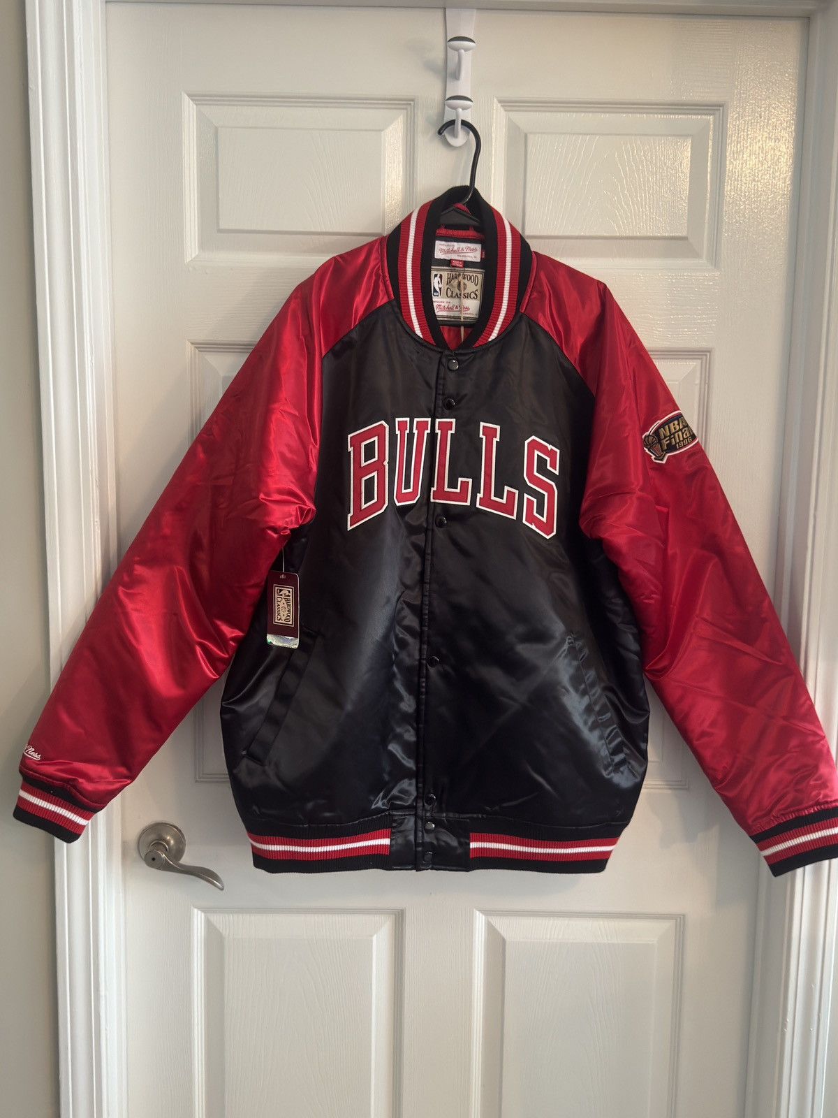 Mitchell & Ness Mitchell & Ness Chicago Bulls 1996 NBA Finals Satin Jacket Size US XXL / EU 58 / 5 - 1 Thumbnail