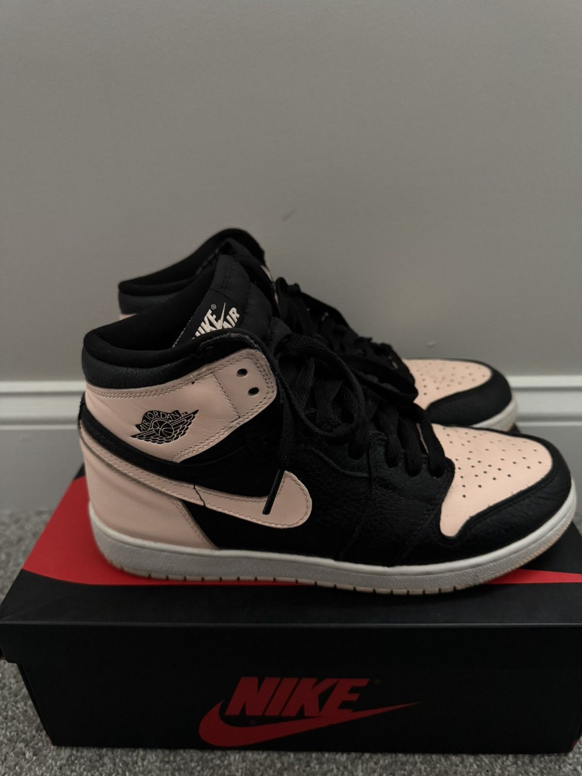 Jordan Brand × Nike Nike Air Jordan 1 Retro High OG GS Crimson Tint Size US 6.5 / EU 39-40 - 3 Thumbnail