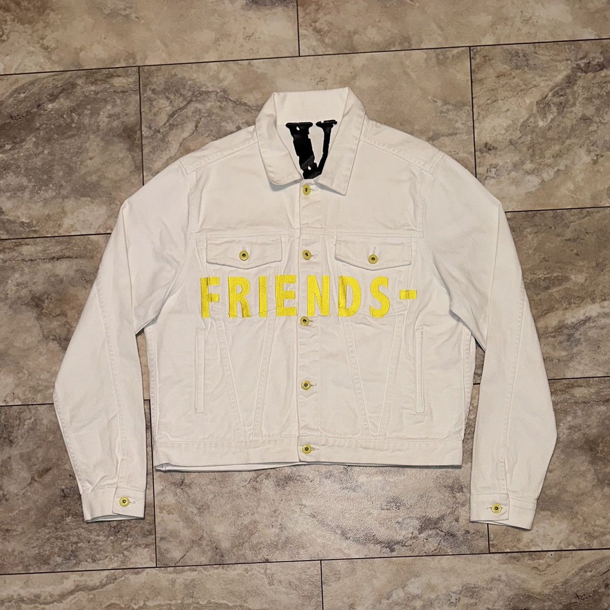 Vlone 1/1 VLONE Friends Sample White Denim Jacket Yellow Size XL Size US XL / EU 56 / 4 - 1 Thumbnail