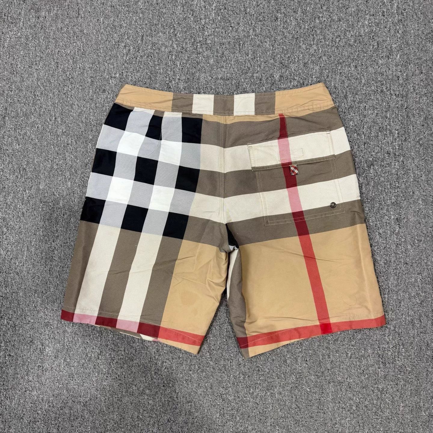 Burberry Burberry classic check short M 99 New Size US 33 - 2 Thumbnail