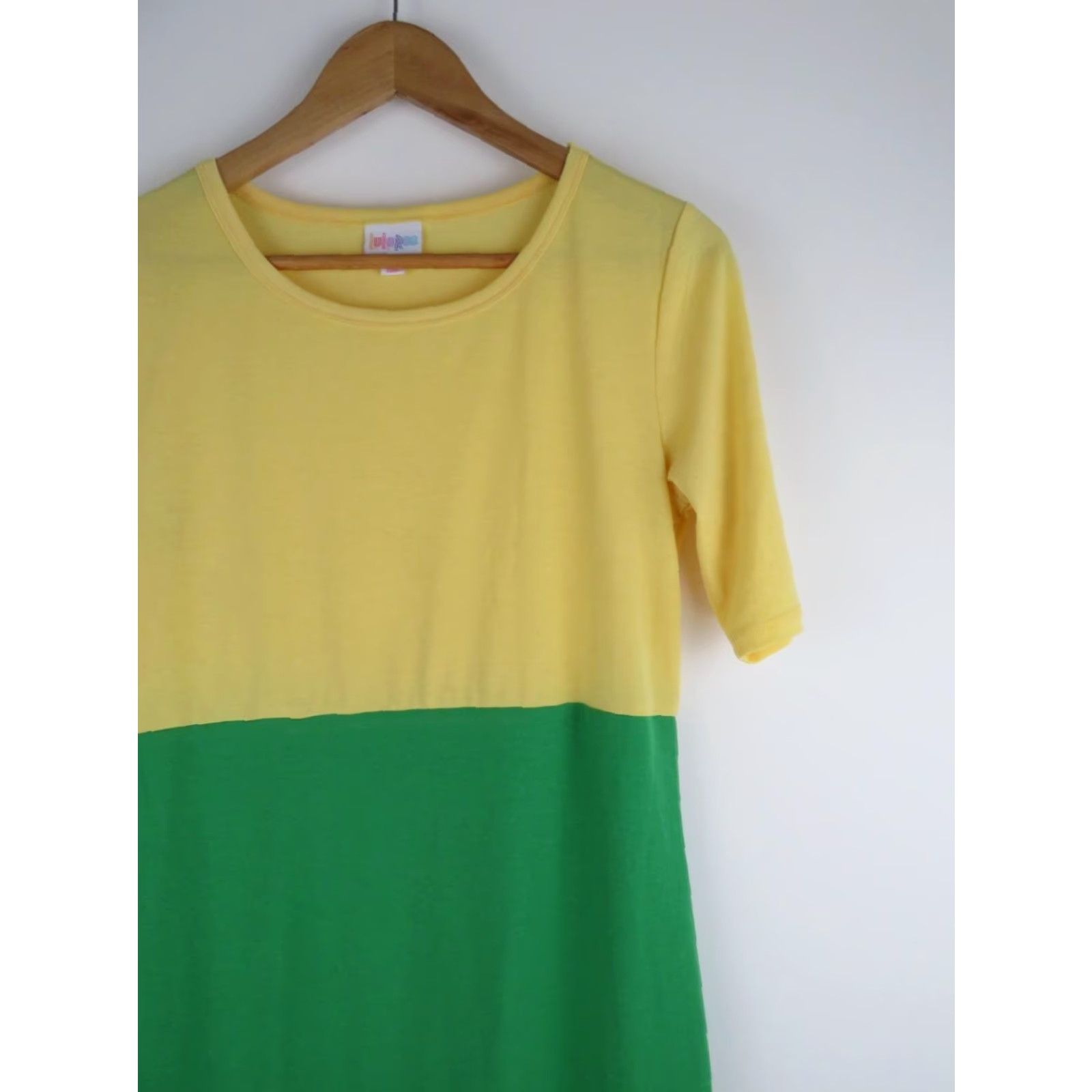 Vintage VINTAGELuLaRoe Julia Dress Small Green Yellow Red Stripe Pencil Bodycon Stretch Jamaica Size S / US 4 / IT 40 - 2 Thumbnail