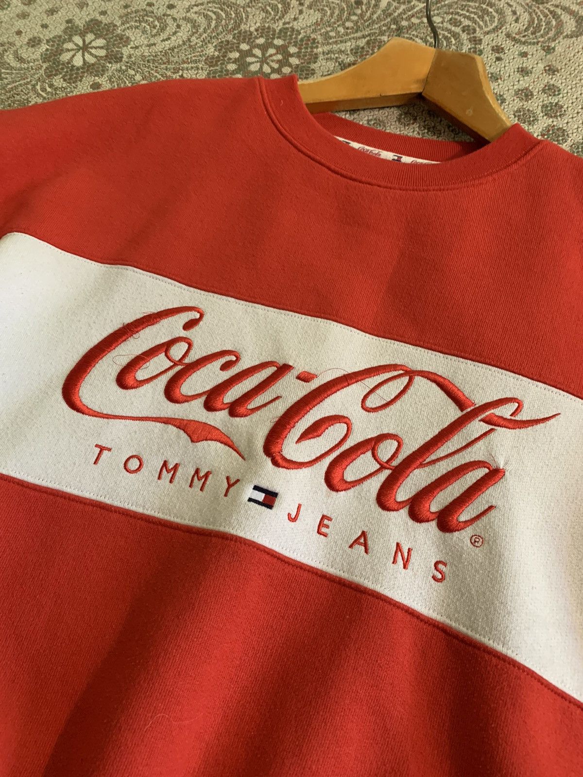 Coca Cola × Tommy Jeans × Vintage Tommy Jeans Coca Cola sweatshirt vintage Size US S / EU 44-46 / 1 - 5 Thumbnail