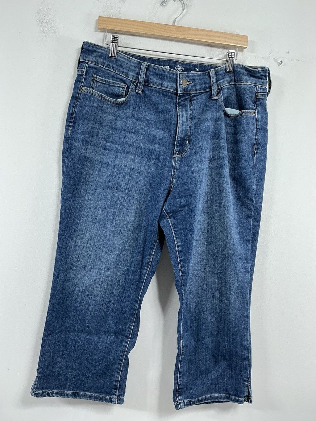 St. Johns Bay Womans Excellent St John's Bay Capri Blue Jeans 16 0112/J-3 Size 38" / US 16 / IT 52 - 1 Thumbnail
