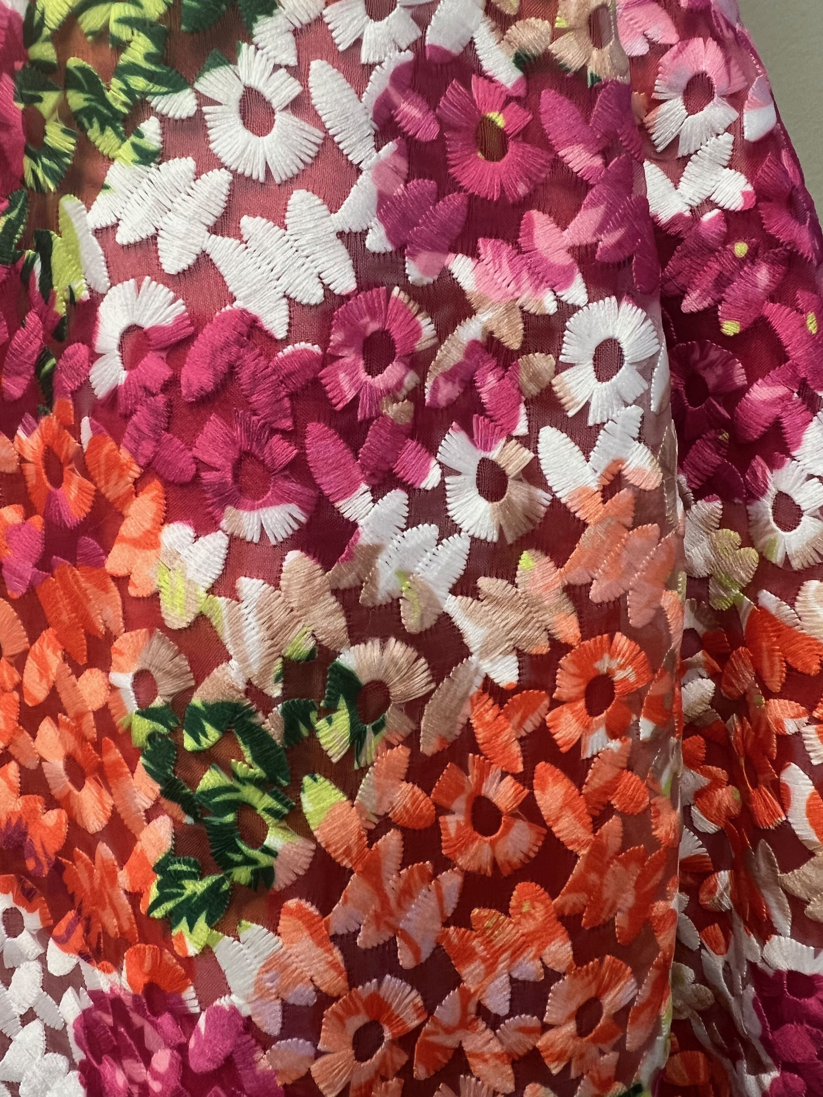 Monique Lhuillier EUC Monique Lhuillier Embroidered Riona Dress Size 4 $288 Size S / US 4 / IT 40 - 3 Thumbnail