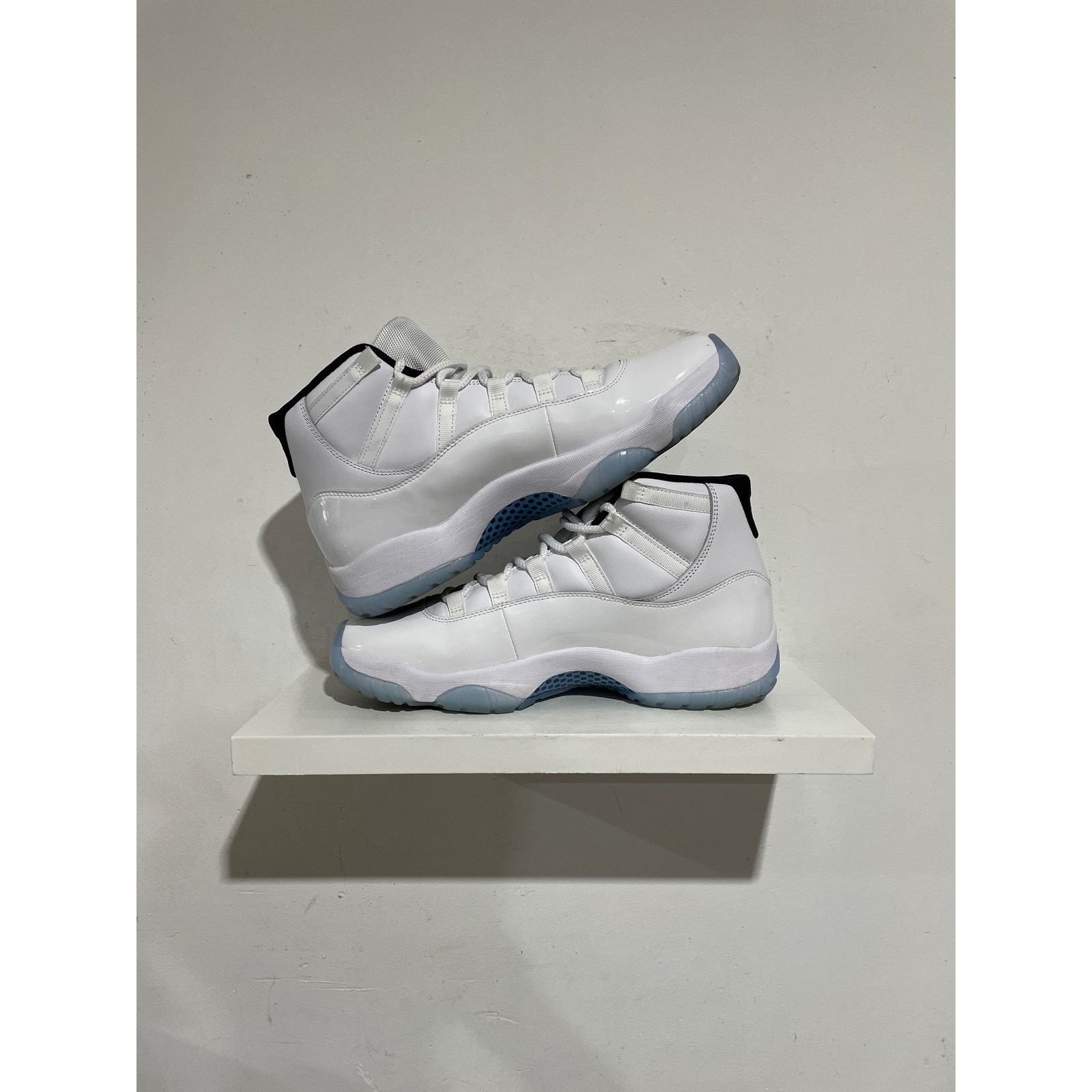 Nike JORDAN 11 RETRO LEGEND BLUE 2024 SIZE 12 PREOWNED Size US 12 / EU 45 - 2 Thumbnail