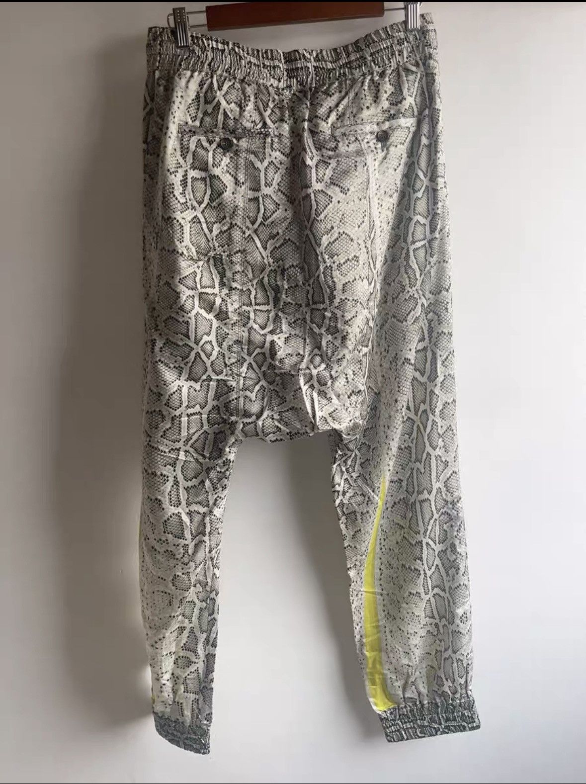 Roberto Cavalli 2015ss silk blend snake print jog pants Size US 32 / EU 48 - 3 Thumbnail