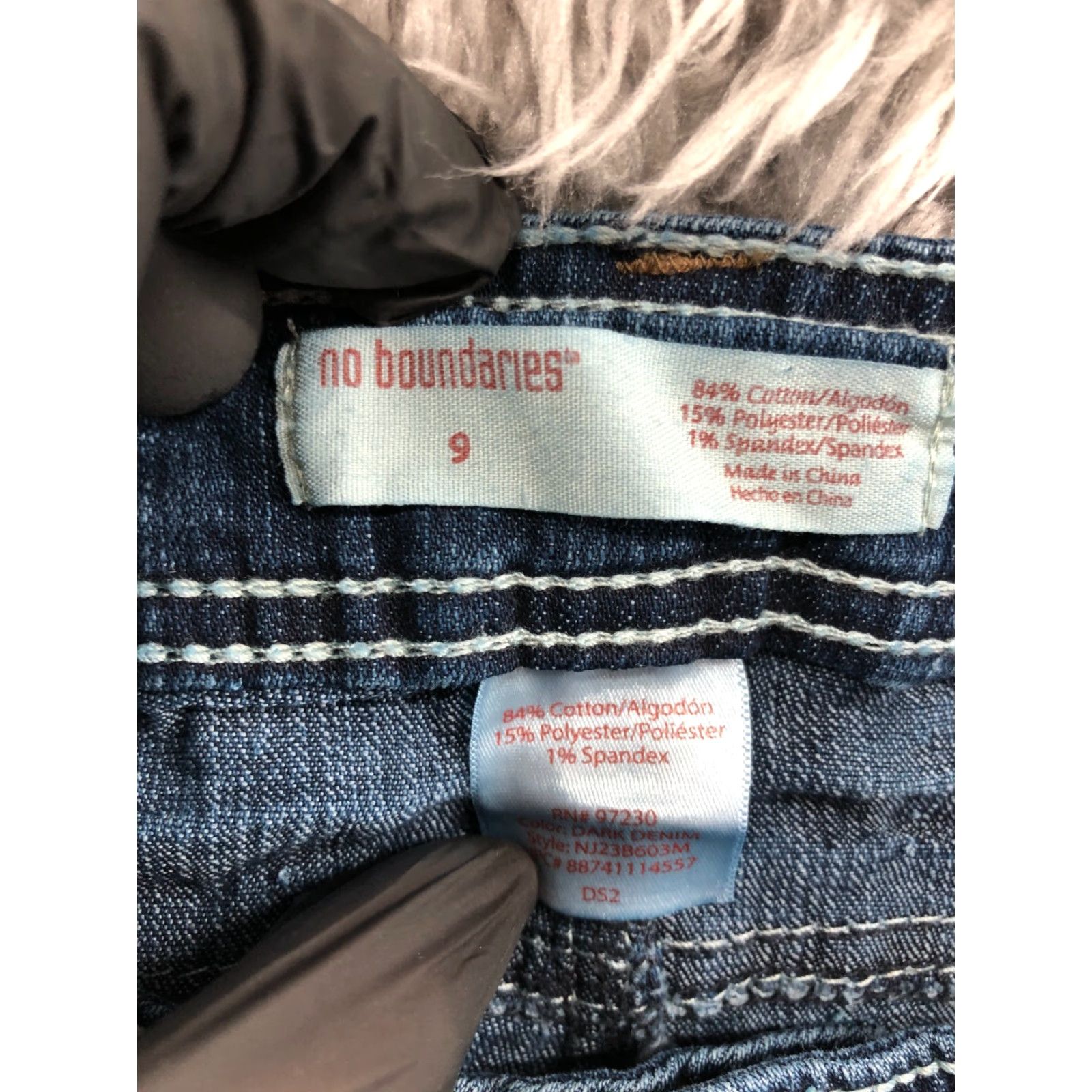 Vintage No Boundaries Cut-Off Shorts Womens Juniors Size 9 Medium Wash Blue Studded Denim Casual 5-Pocket Front Flat Front Regular Rise 4 in Cotton Jeans Size 30" / US 8 / IT 44 - 8 Thumbnail