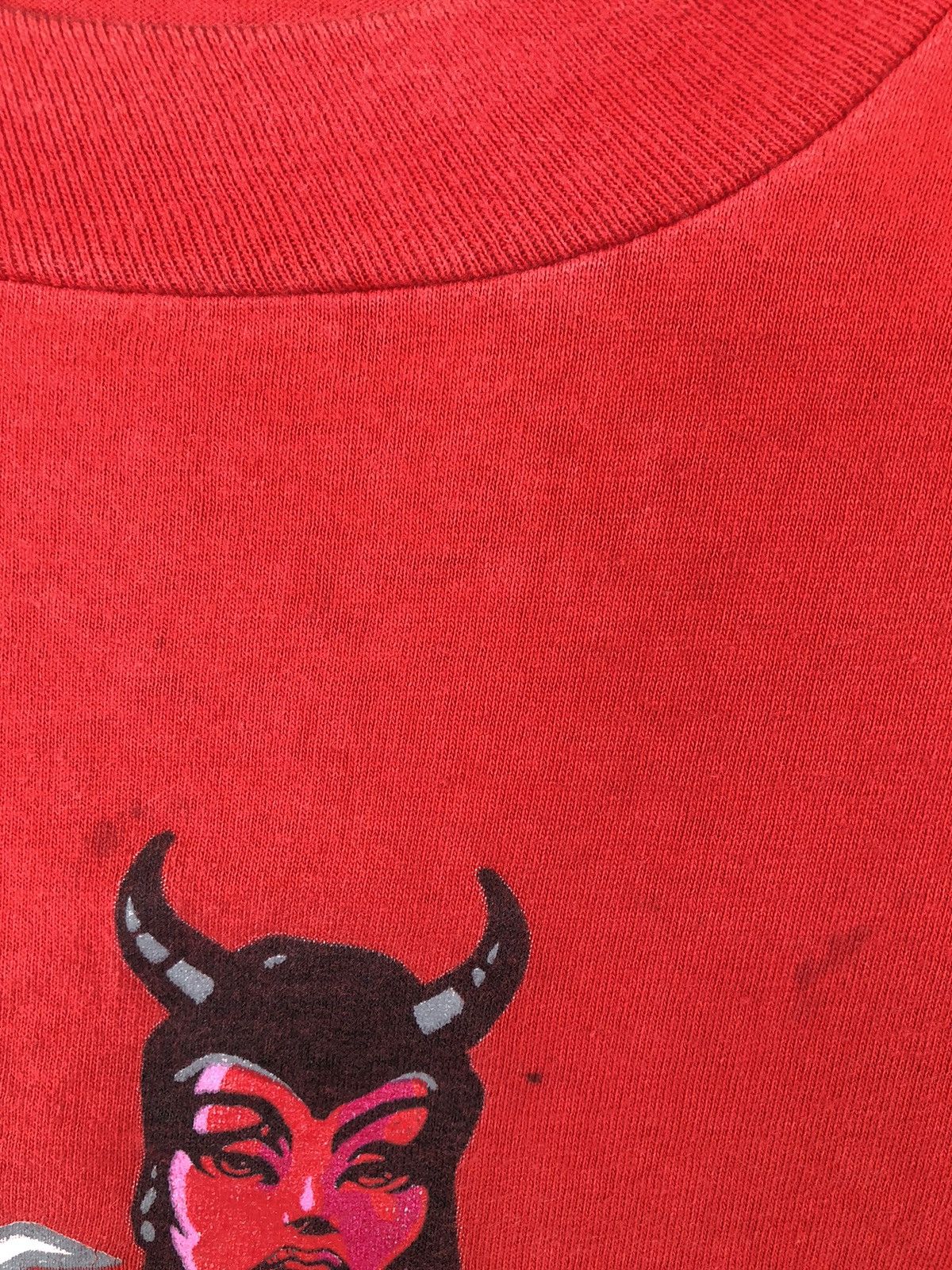 Vintage Vintage 90s Devil Women In Red Tee Size US XL / EU 56 / 4 - 6 Thumbnail