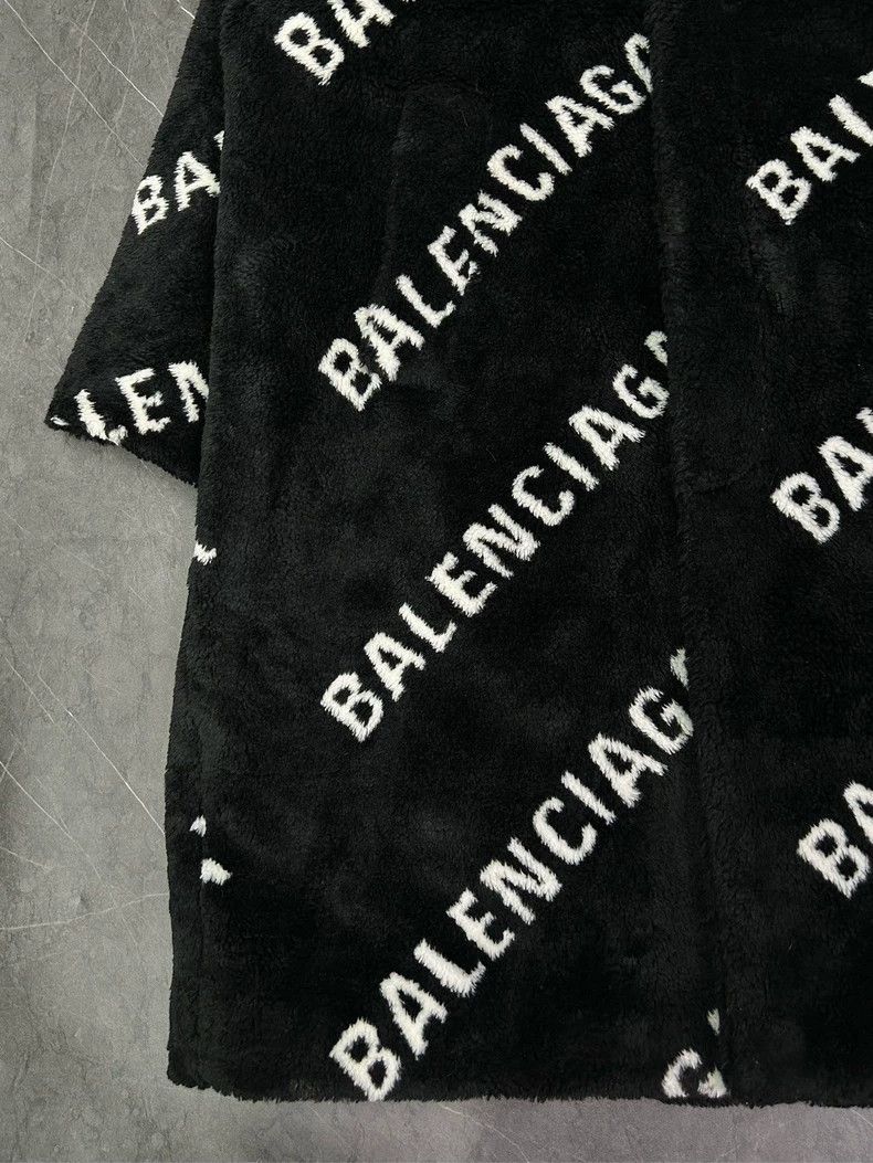 Balenciaga Balenciaga size 44 Teddy coat full of bullet screen logo Size S / US 4 / IT 40 - 3 Thumbnail