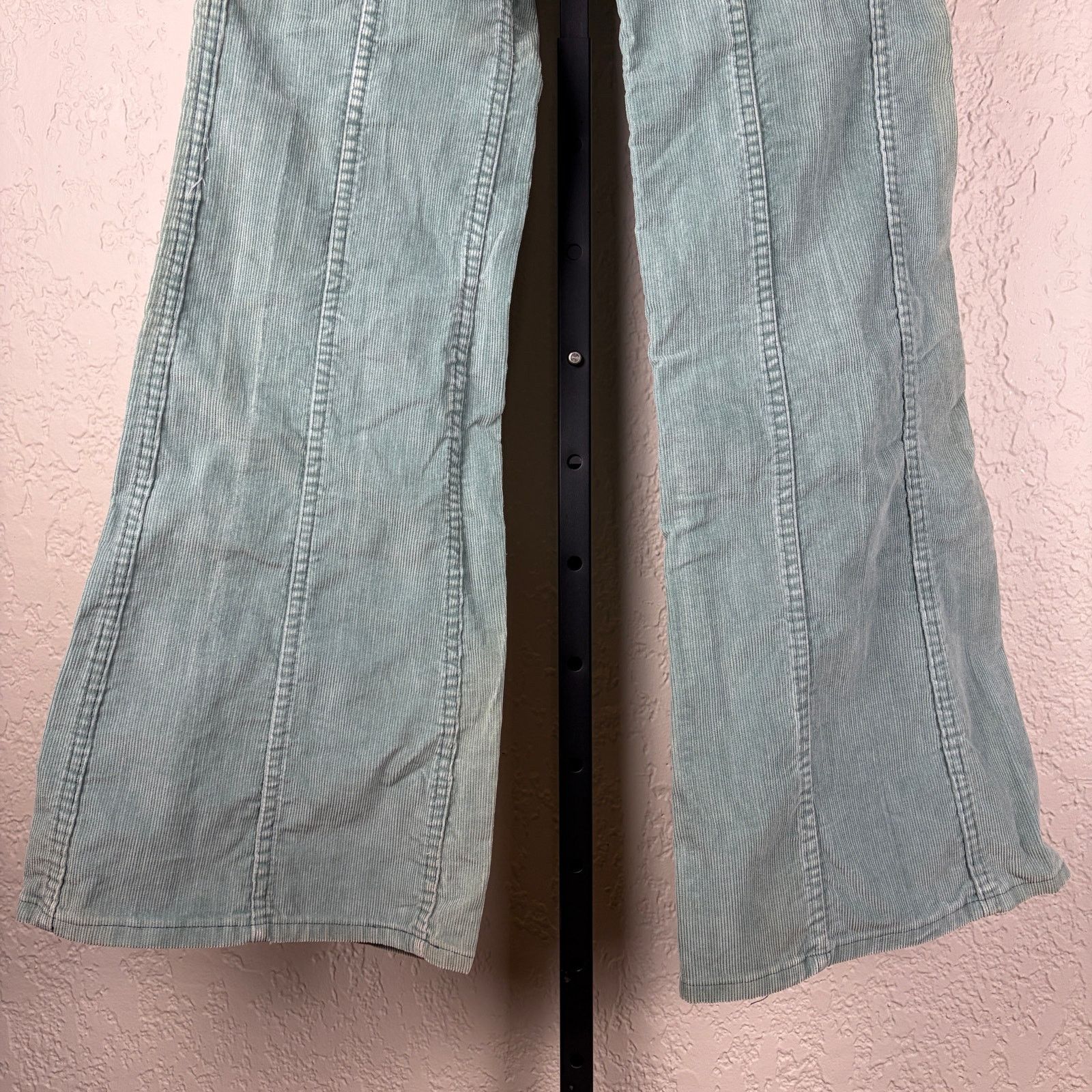 Levi's Vintage Levis 70s White Tab Green Corduroy Sz 31 Bell Bottom Size 31" - 3 Thumbnail