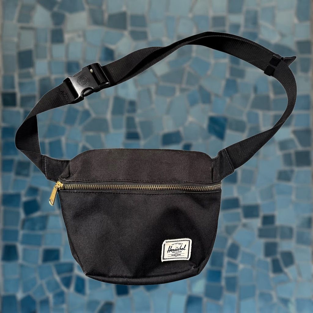 Vintage VINTAGE Herschel Fanny Pack Canvas Supply Co. Black Waist Hip Pack Zip Pocket Size ONE SIZE - 1 Thumbnail